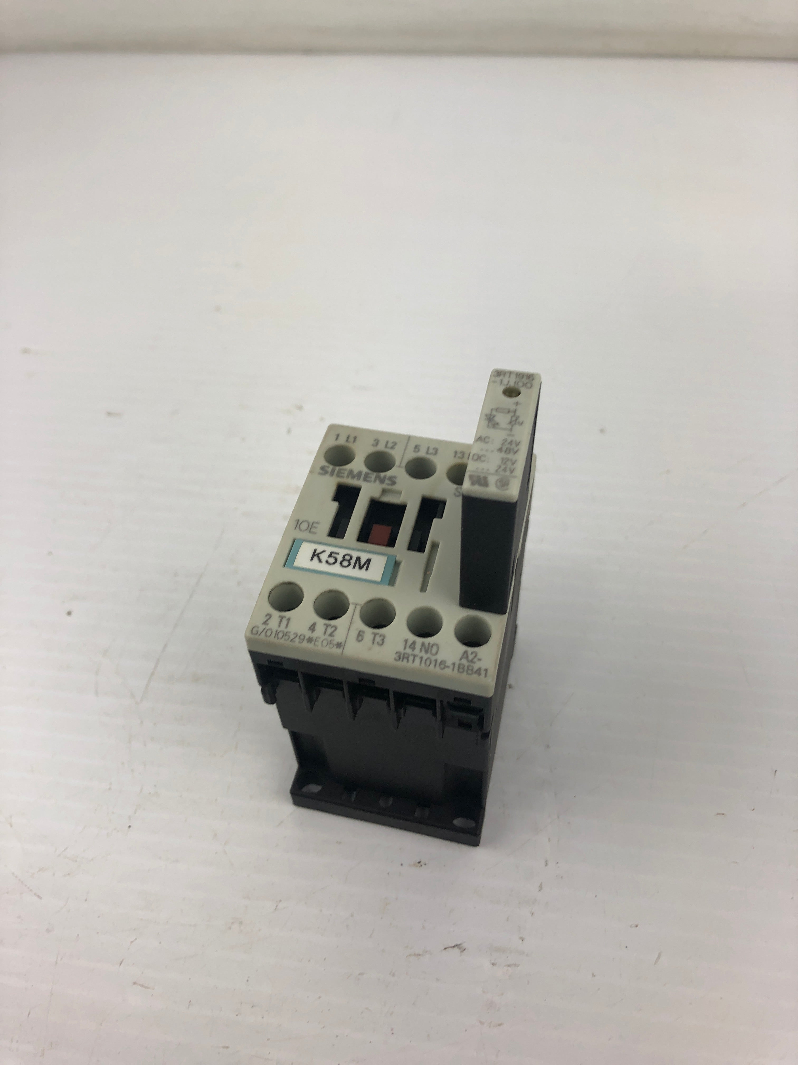 Siemens 3RT1016-1BB41 Contactor with 3RT1916-1JJ00 Surge Suppressor