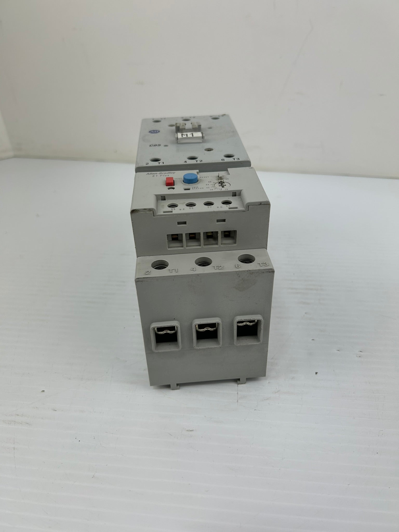 Allen Bradley 100-C85*00 Smart Motor Controller Ser. A & 193-EEGE Overload Relay