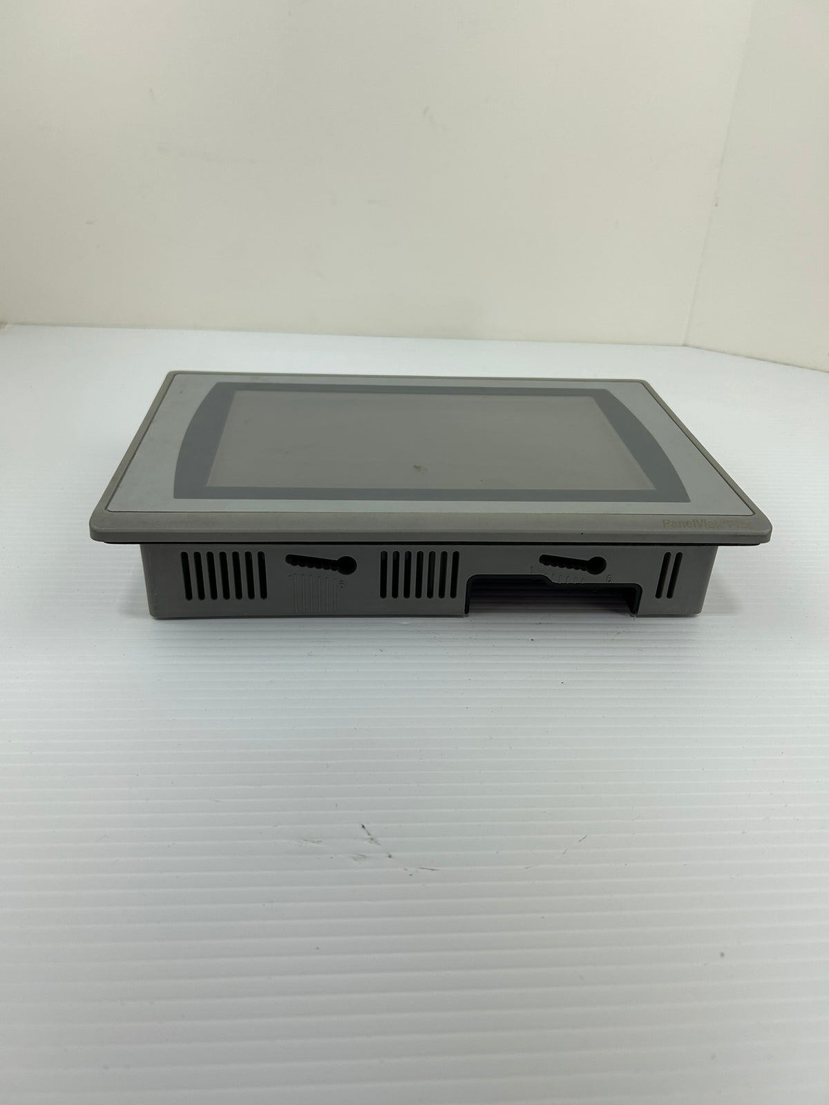 Allen-Bradley PanelView Plus 7 9" HMI Touchscreen 2711P-T9W21D8S Ser B 24VDC