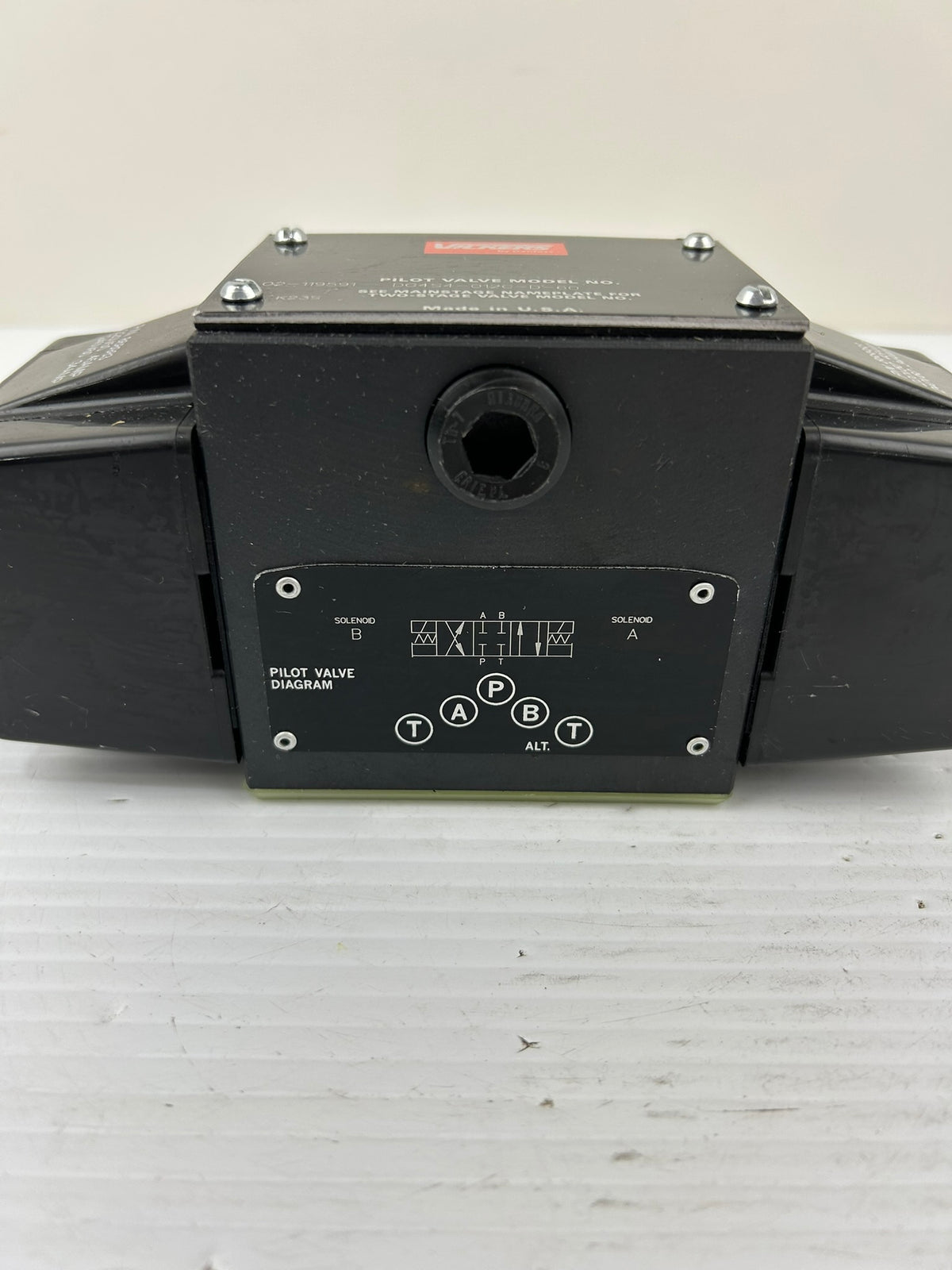 Vickers DG4S4-012C-D-60 Hydraulic Pilot Valve 02-119591 Danfoss