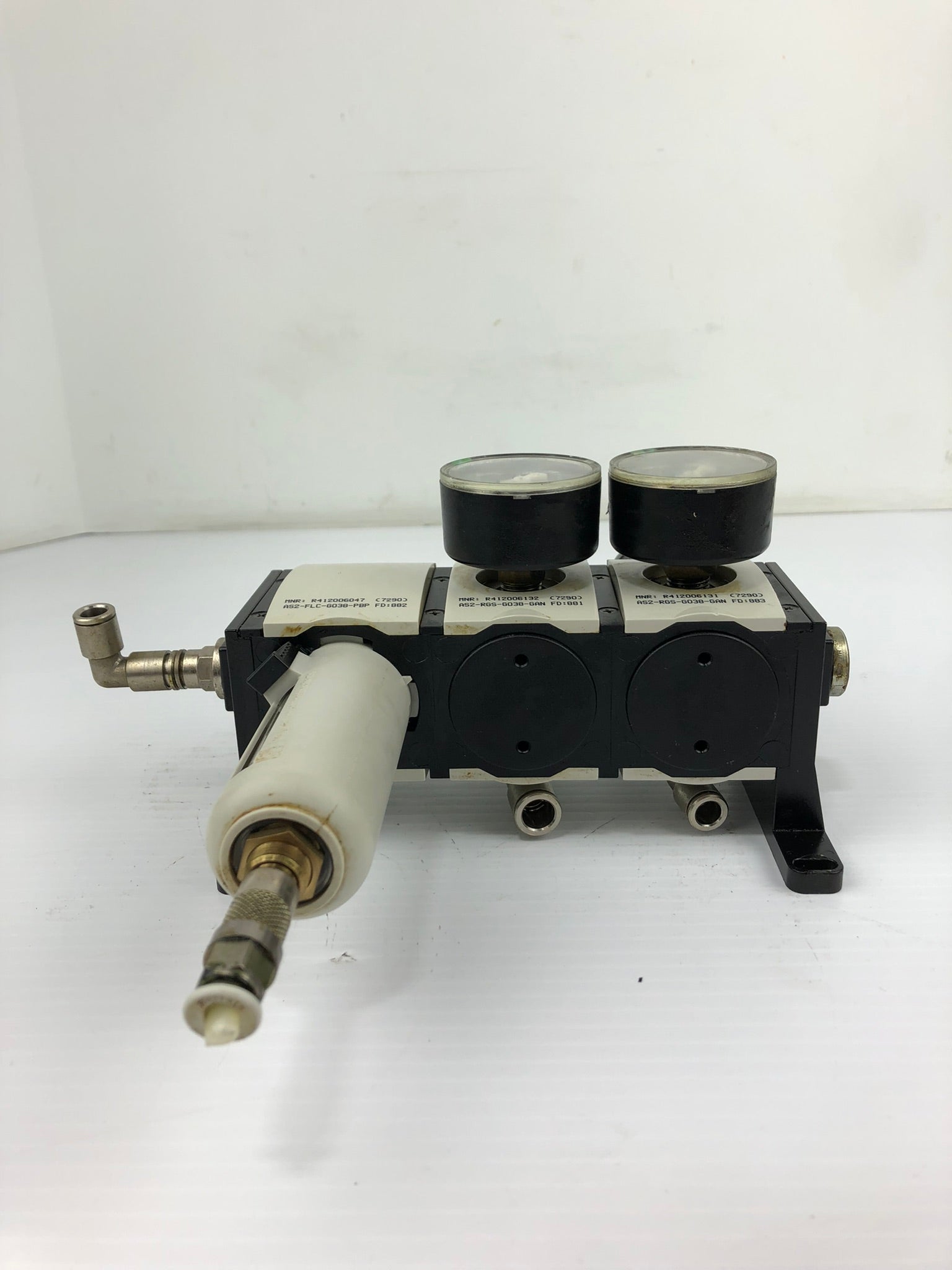 Rexroth Pneumatic Pressure System with Gauges and Lubricator R412006131