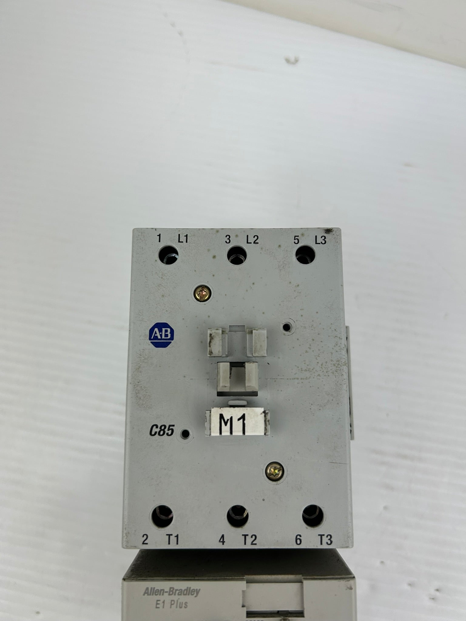 Allen Bradley 100-C85*00 Smart Motor Controller Ser. A & 193-EEGE Overload Relay