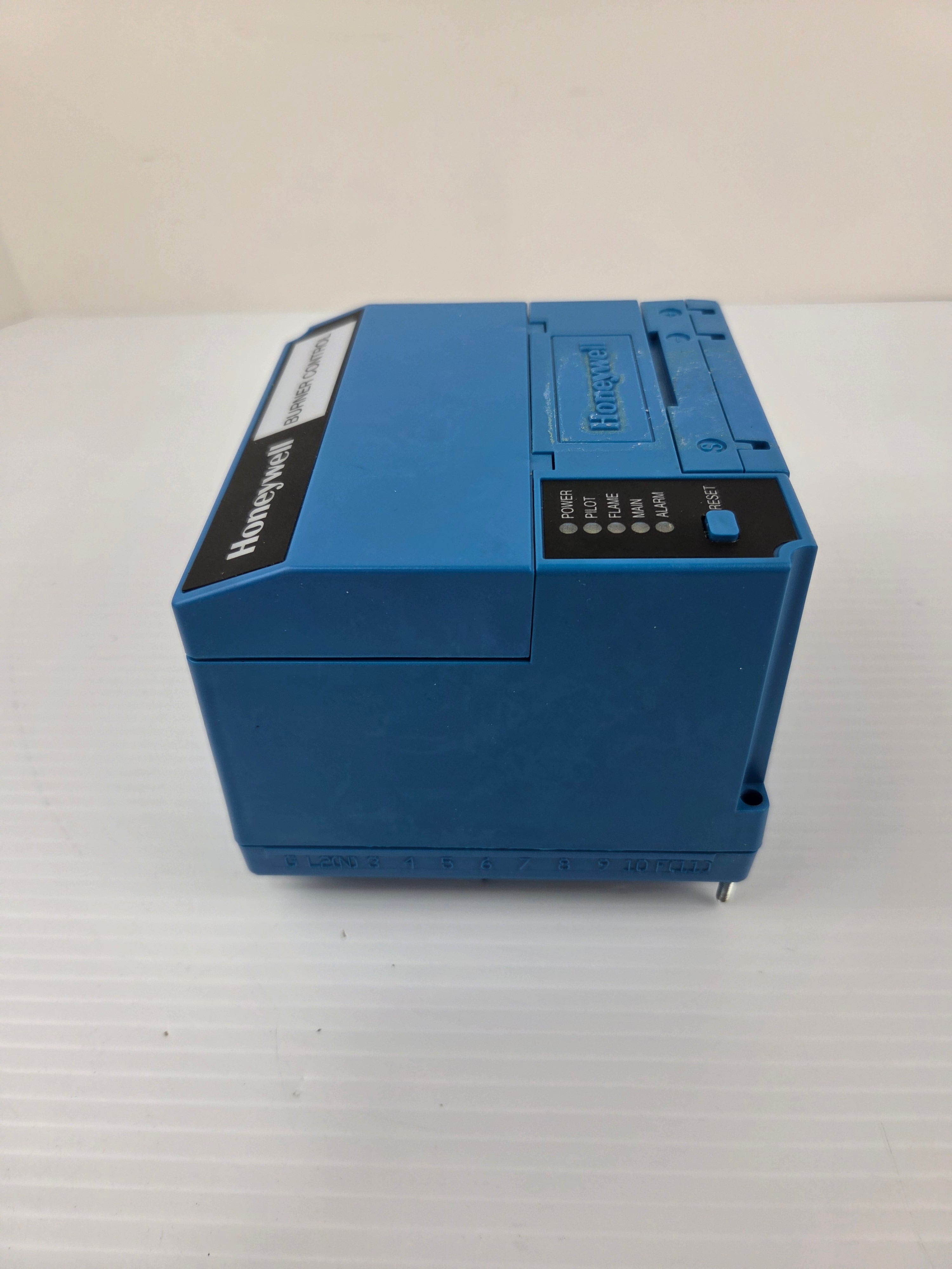 Honeywell RM7840 L 1075 Burner Control Ultraviolet Flame Amplifier Rev. 4671