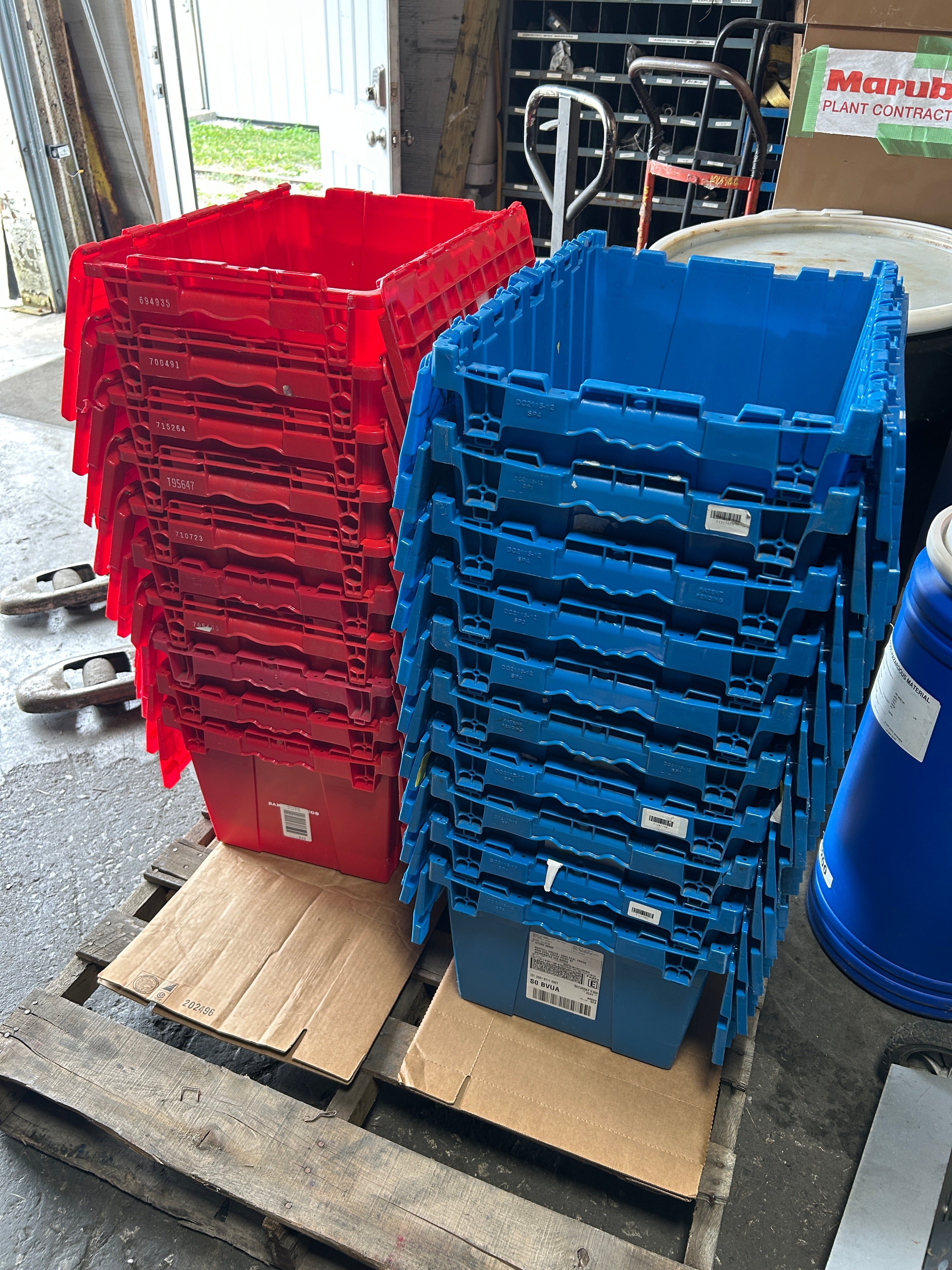 Plastic Totes 19-7/8" x 13-3/4" x 12-1/2" Inside with Built-In Lids - Lot of 50