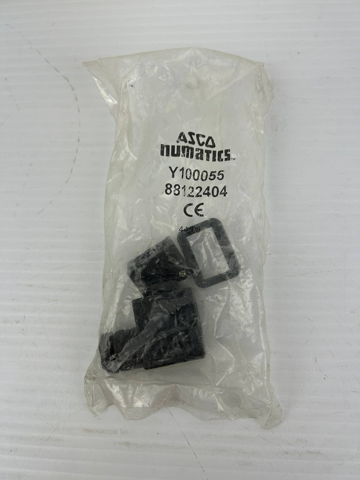 Asco Y100055 88122404 Numatics Connector - Lot of 4