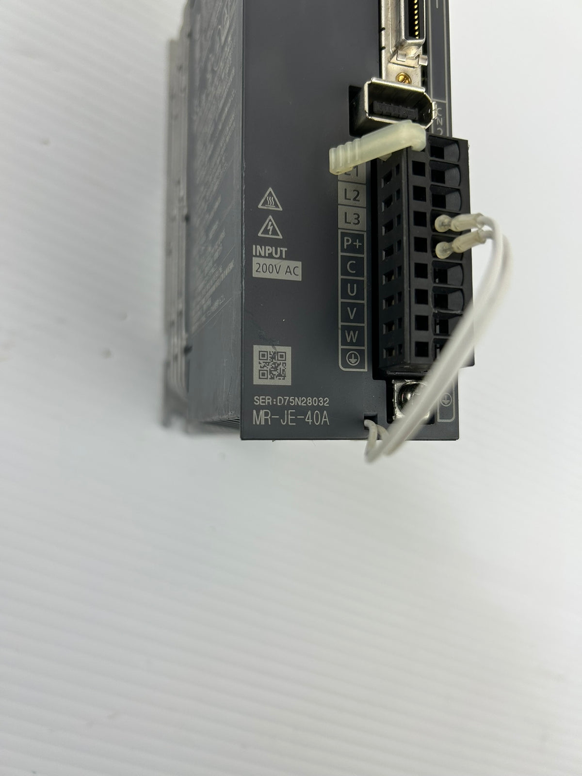 Mitsubishi MR-JE-40A AC Servo Drive 400W 200-240V 3 Phase MRJE40A
