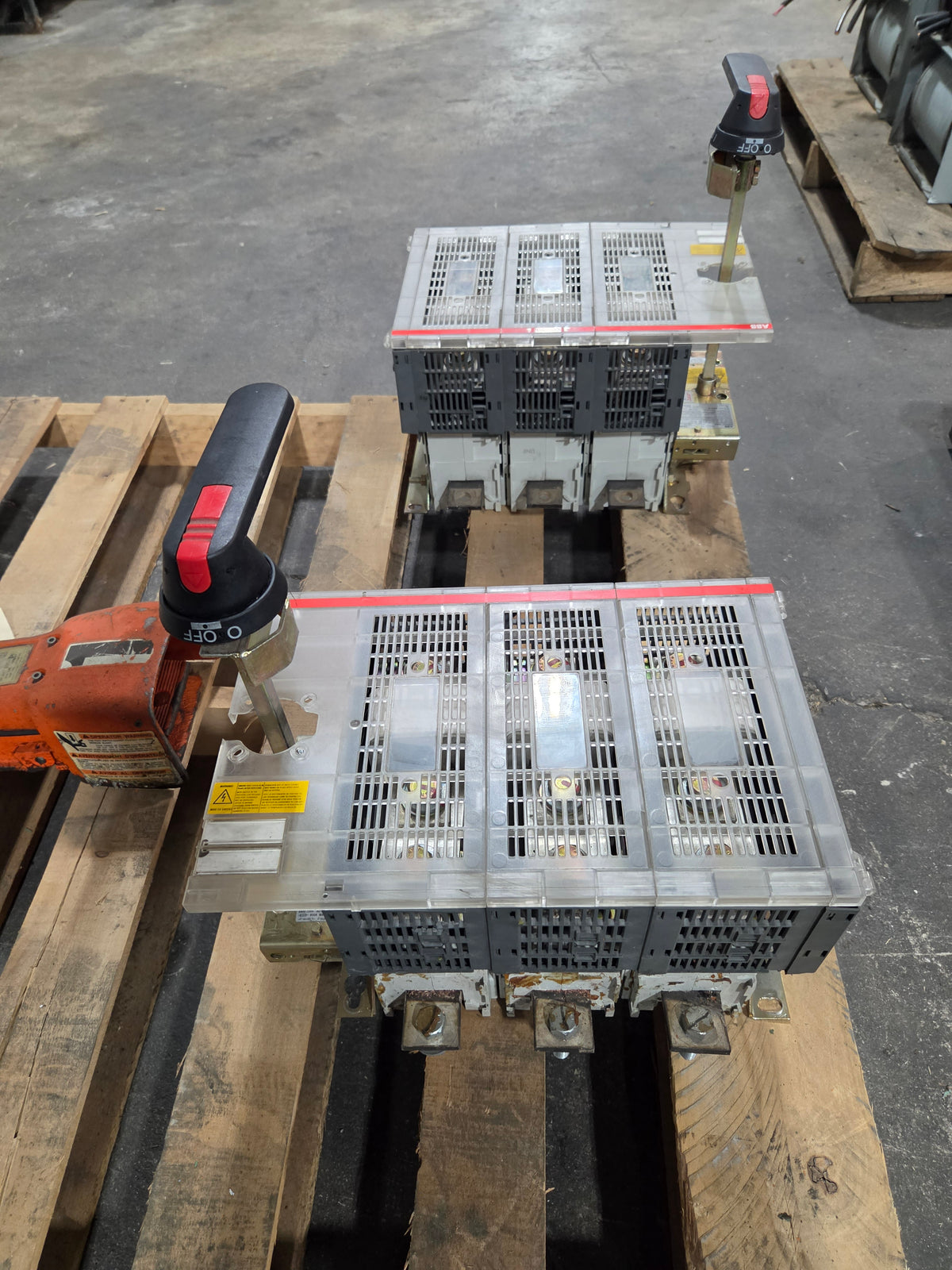 ABB OES800L3 Fusible Disconnect Switch 3 Pole 600VAC 800A w/ Fuses On/Off Switch