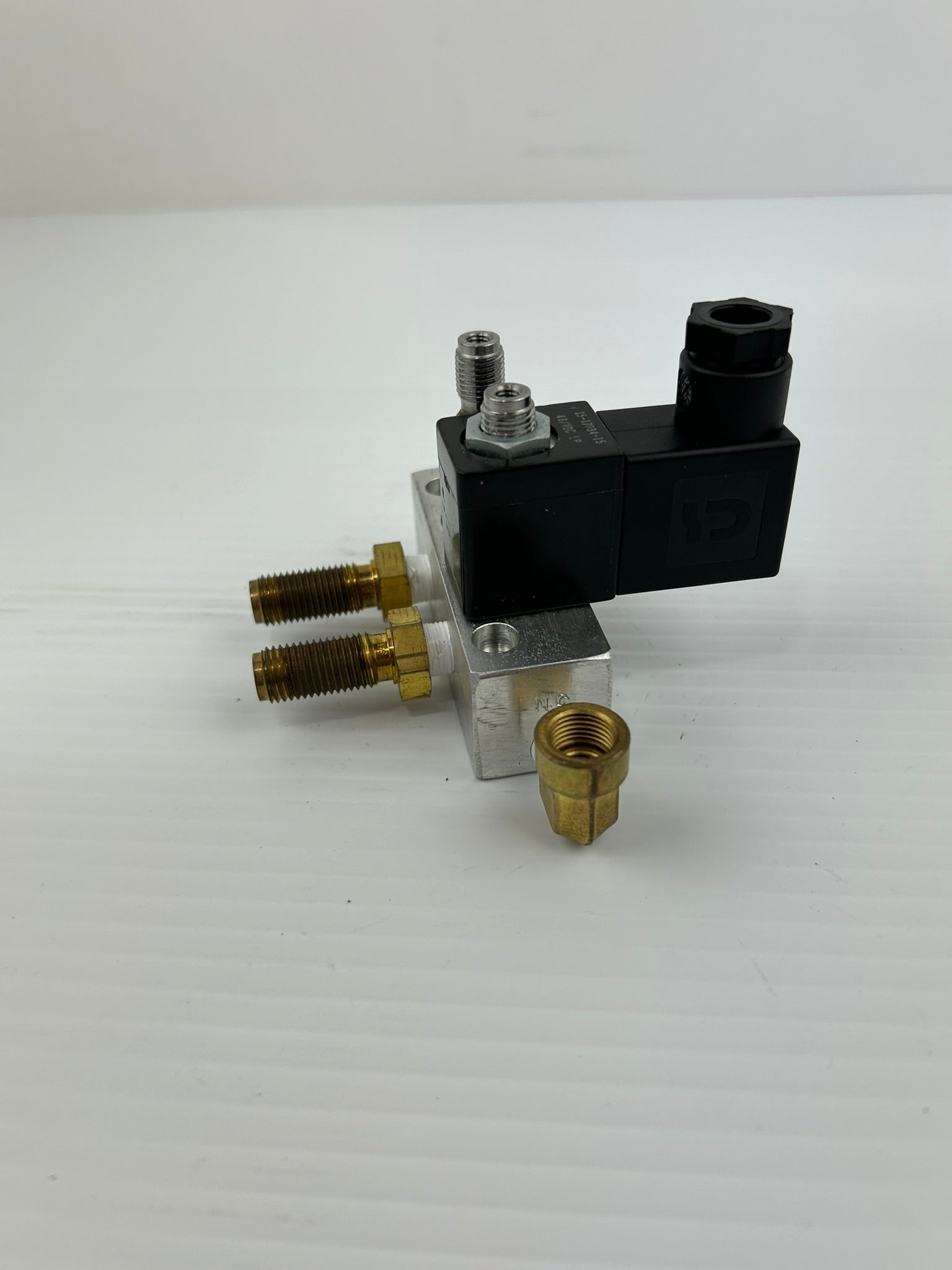 Versa Products EZM-8233-2-1-HCL-48VDC Valve Block with 15-17034-15