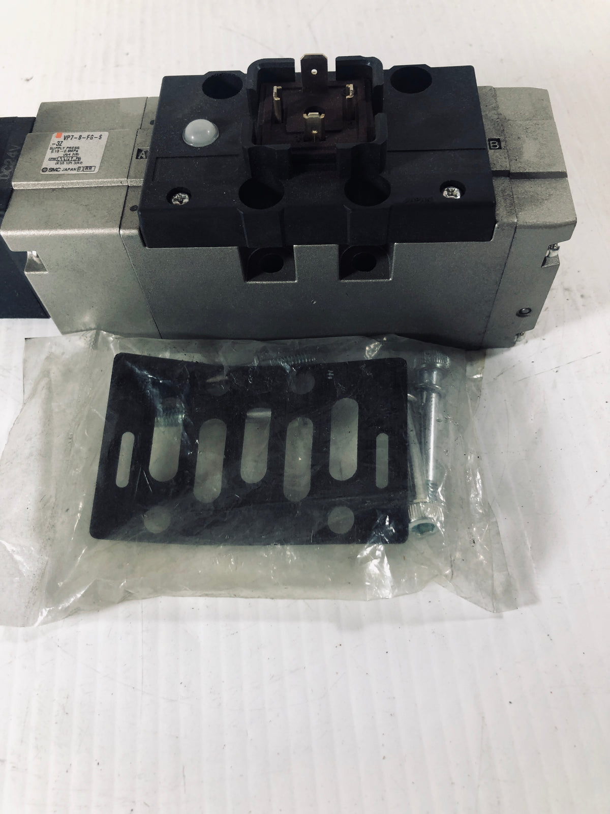 SMC Solenoid Valve VP7-8-FG-S-3Z