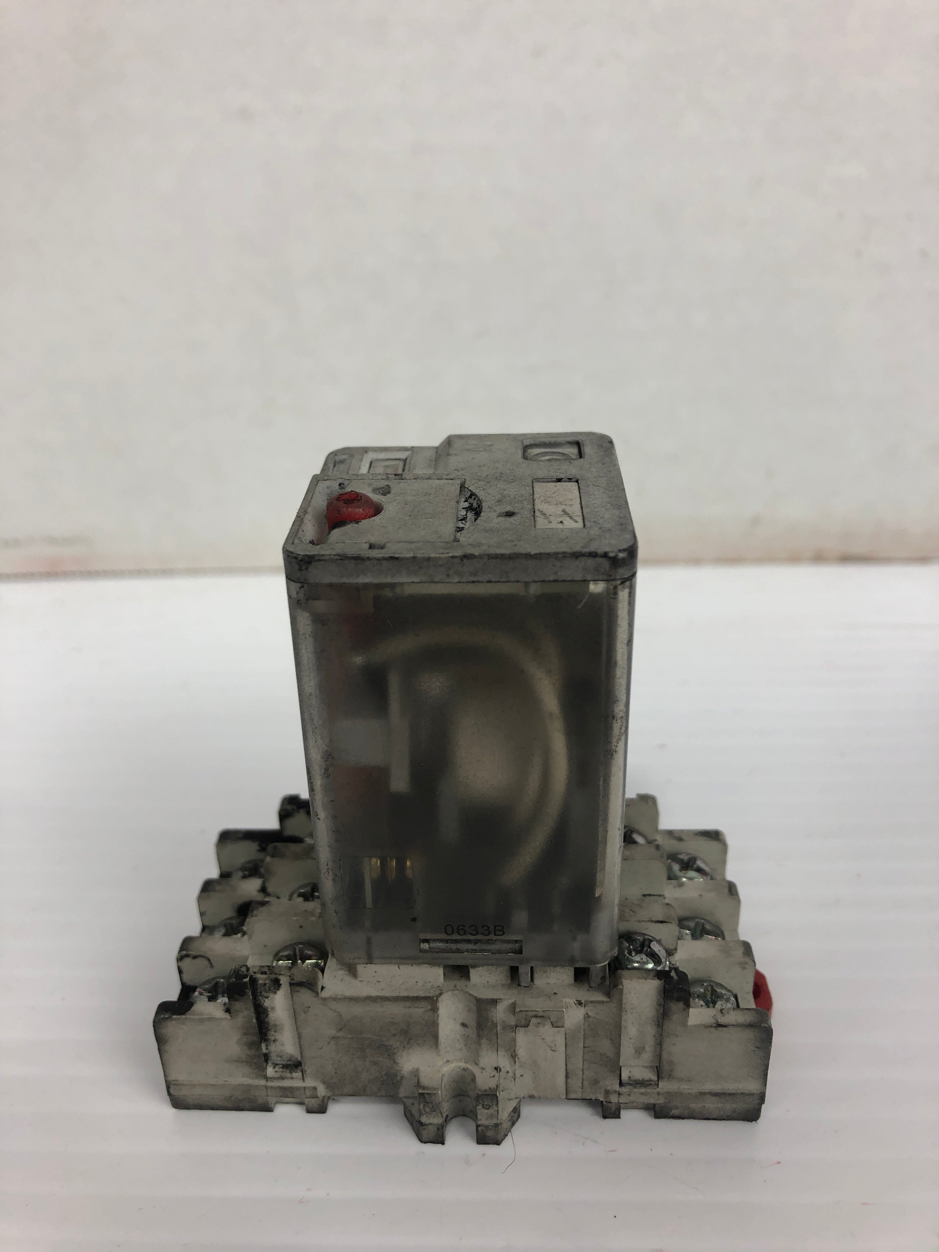 Dayton 5Z526 Relay With Base 5X853M