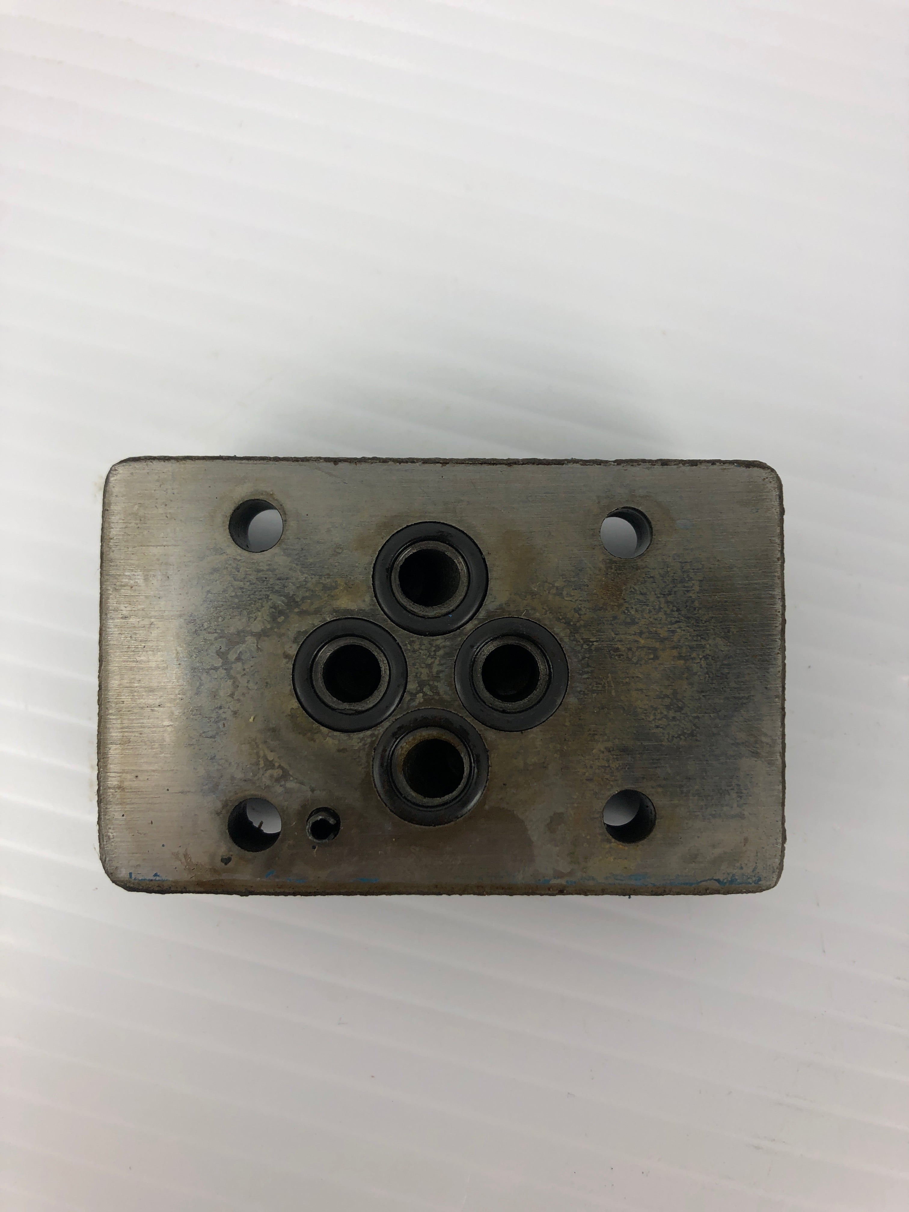 Vickers DGMA-3-C1-10 Valve Connection Plate