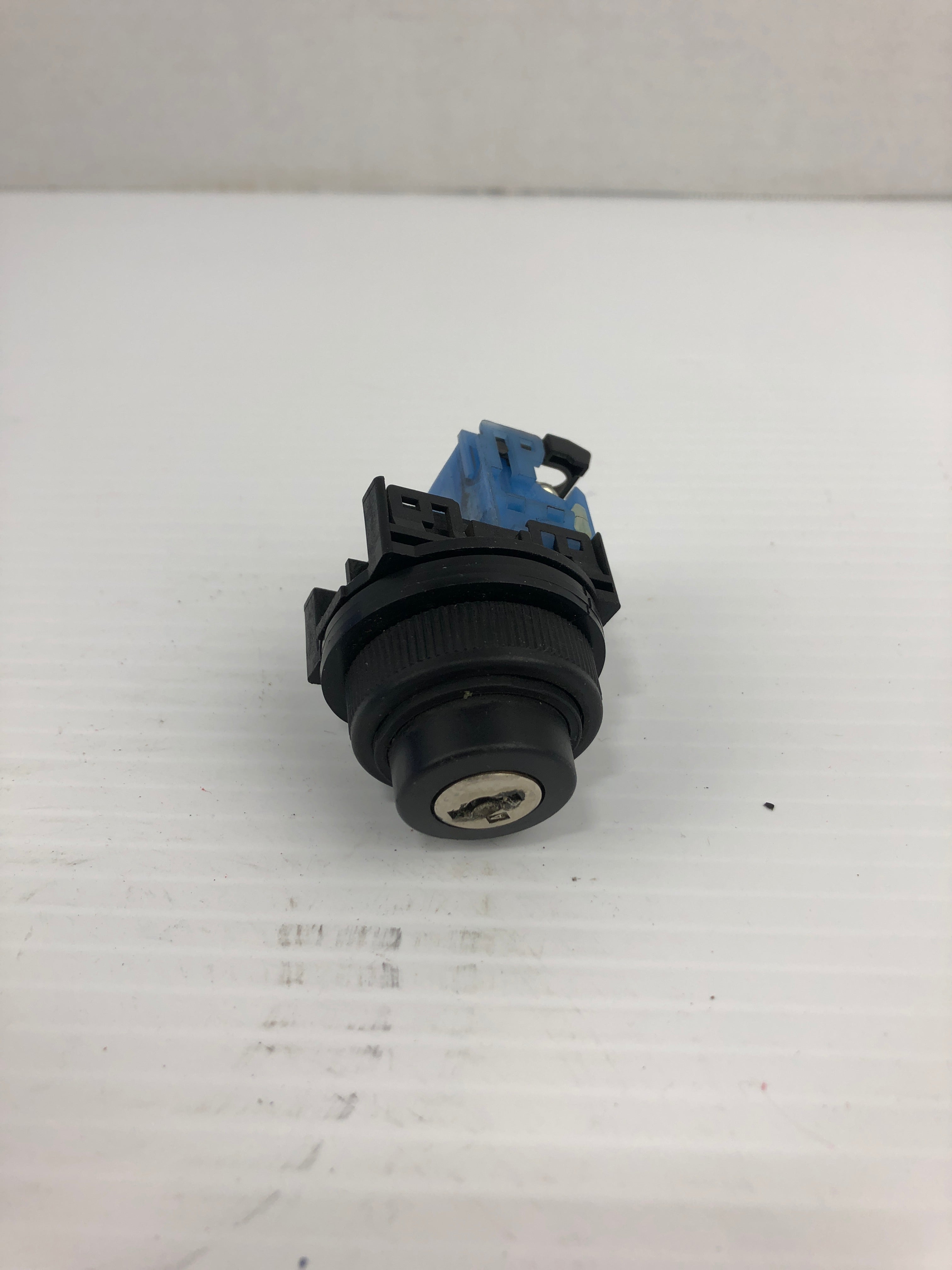 Fuji Electric AR30JR-2A Gear Key Change Over Switch - NO KEY
