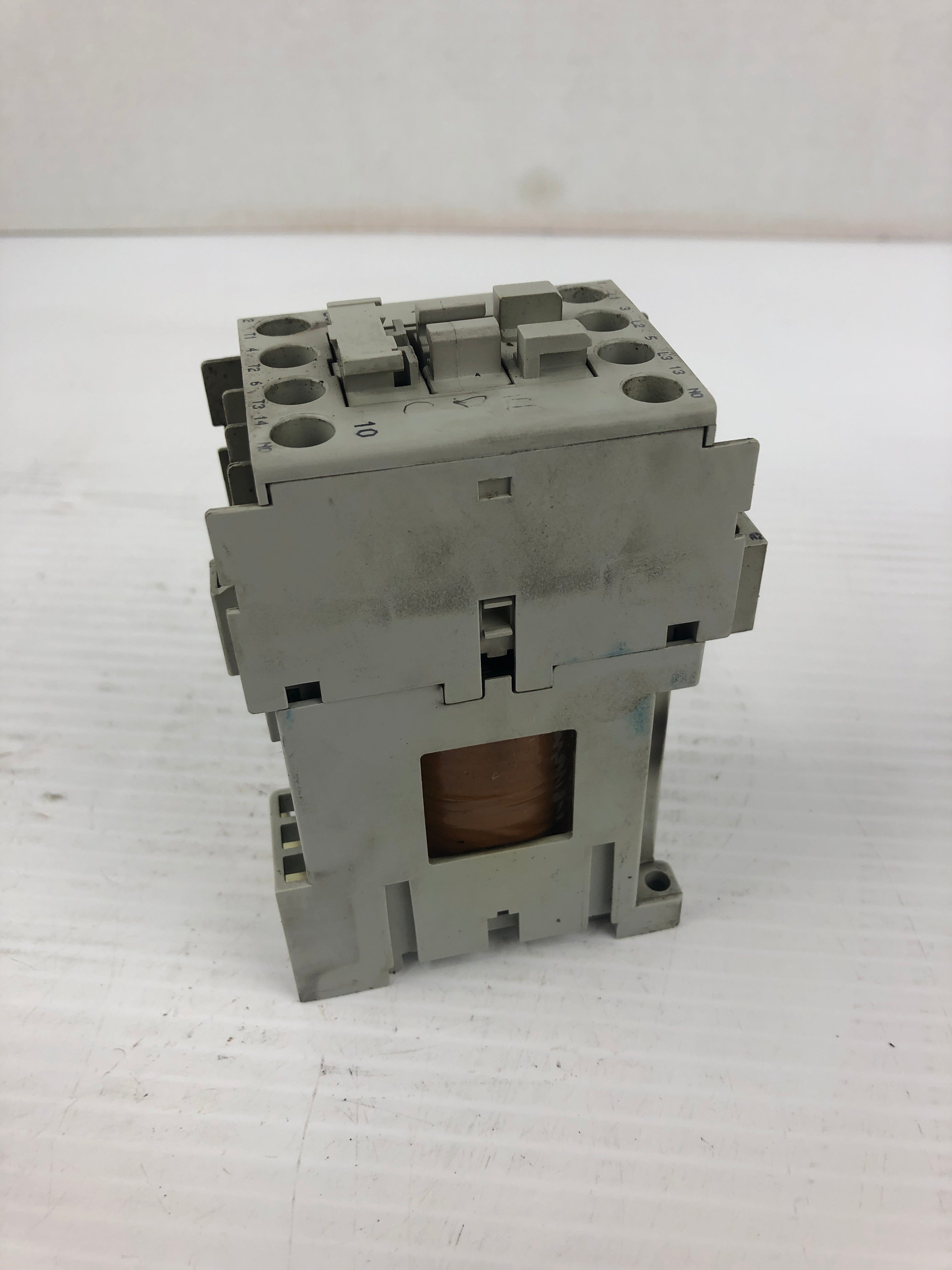 Allen Bradley 100-C09Z*10 Series A Contactor