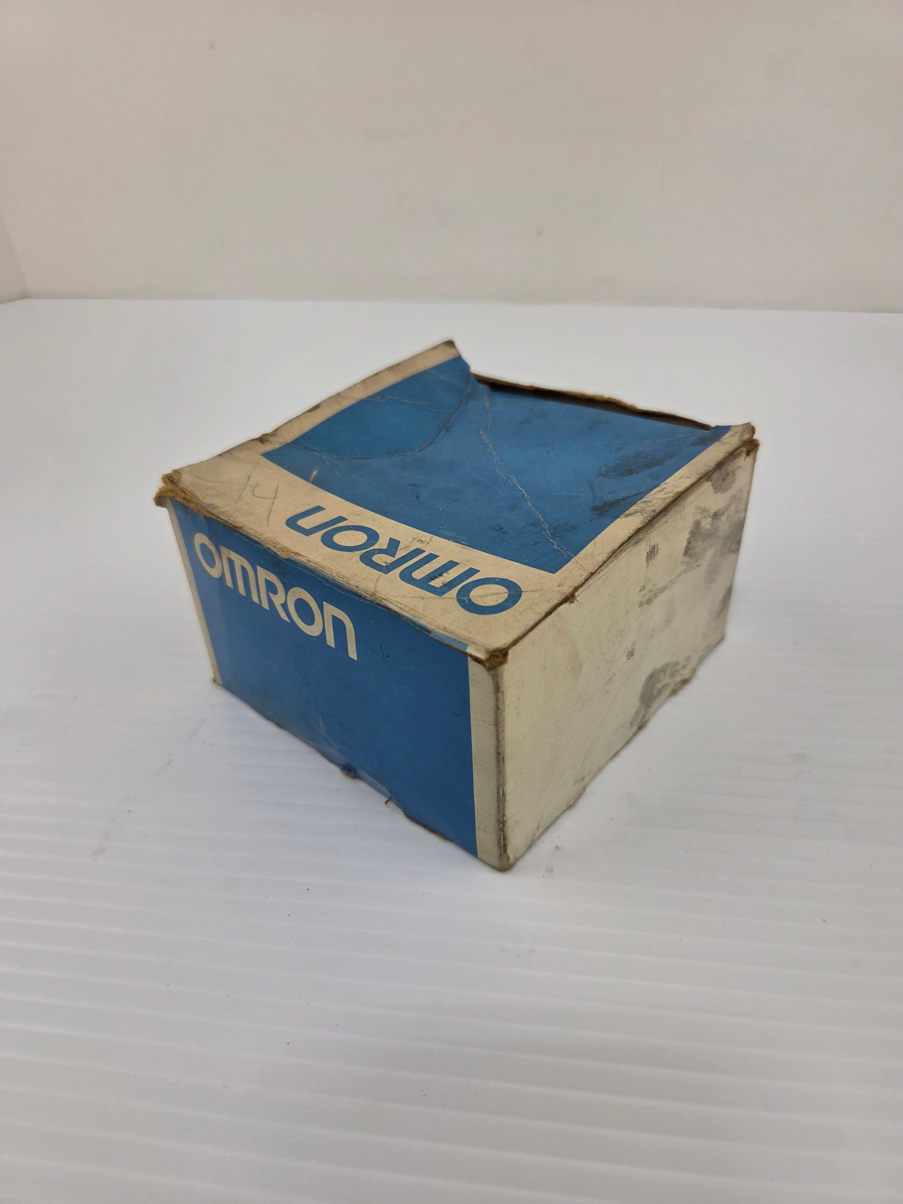 Omron E2E-X10MY1-US Inductive Proximity Sensor 10mm 20-264VAC M18