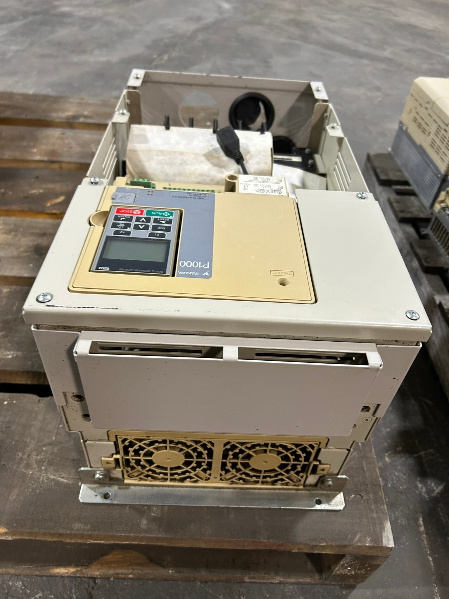 Yaskawa Electric CIMR-PU4A0072FAA AC Industrial Drive Rev E P1000 - No Top Cover