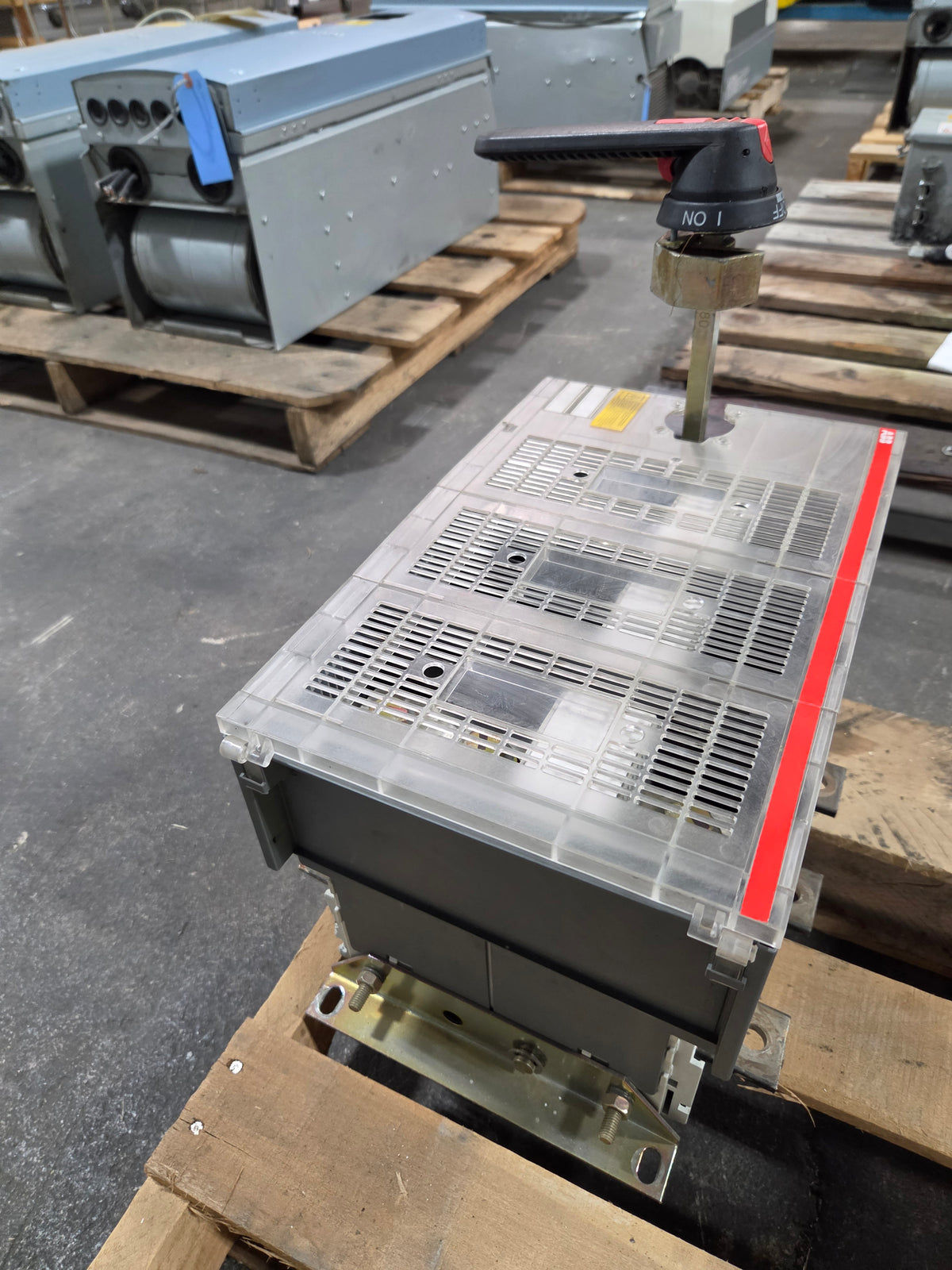ABB OES800L3 Fusible Disconnect Switch 3 Pole 600VAC 800A w/ Fuses On/Off Switch