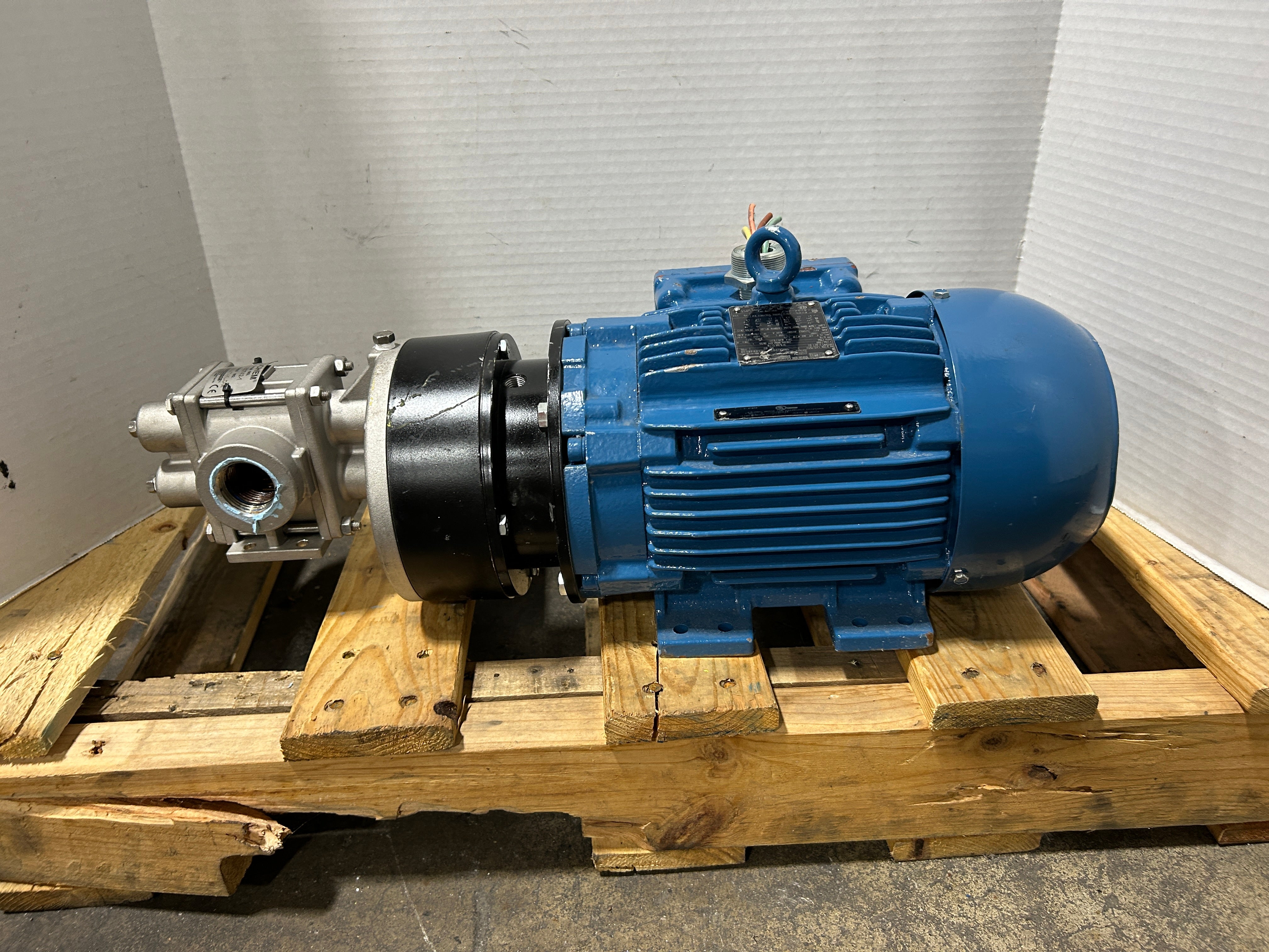 Isochem Pulsafeeder GMC8-AAT-KLO-A Gear Pump with Weg W21X Inverter Motor 2HP