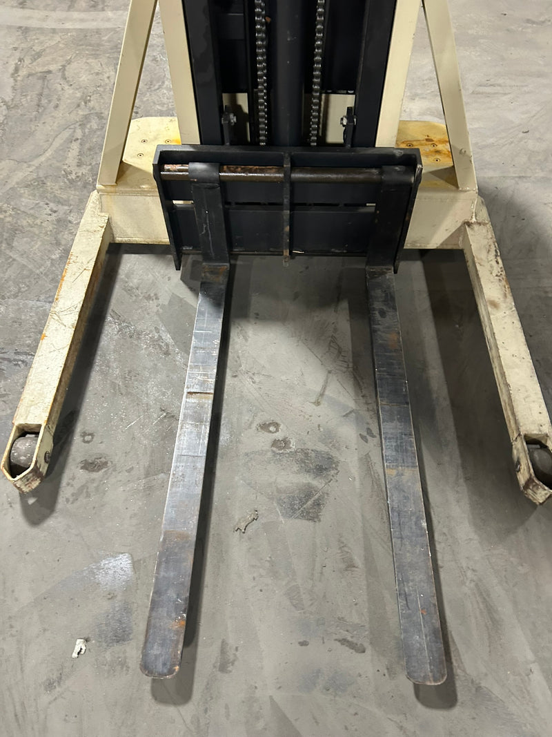 Crown 20MT Walkie Stacker Electric Pallet Jack Tugger Lift 2000 Lb. Cap. Type E