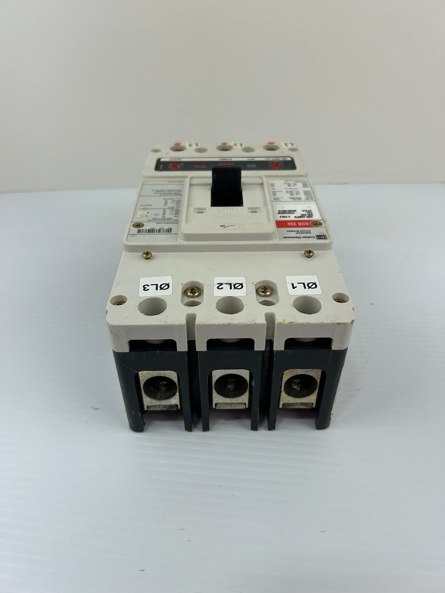 Cutler-Hammer KDB3300W Industrial Circuit Breaker KDB35K 3 Pole 300 Amps 600 VAC