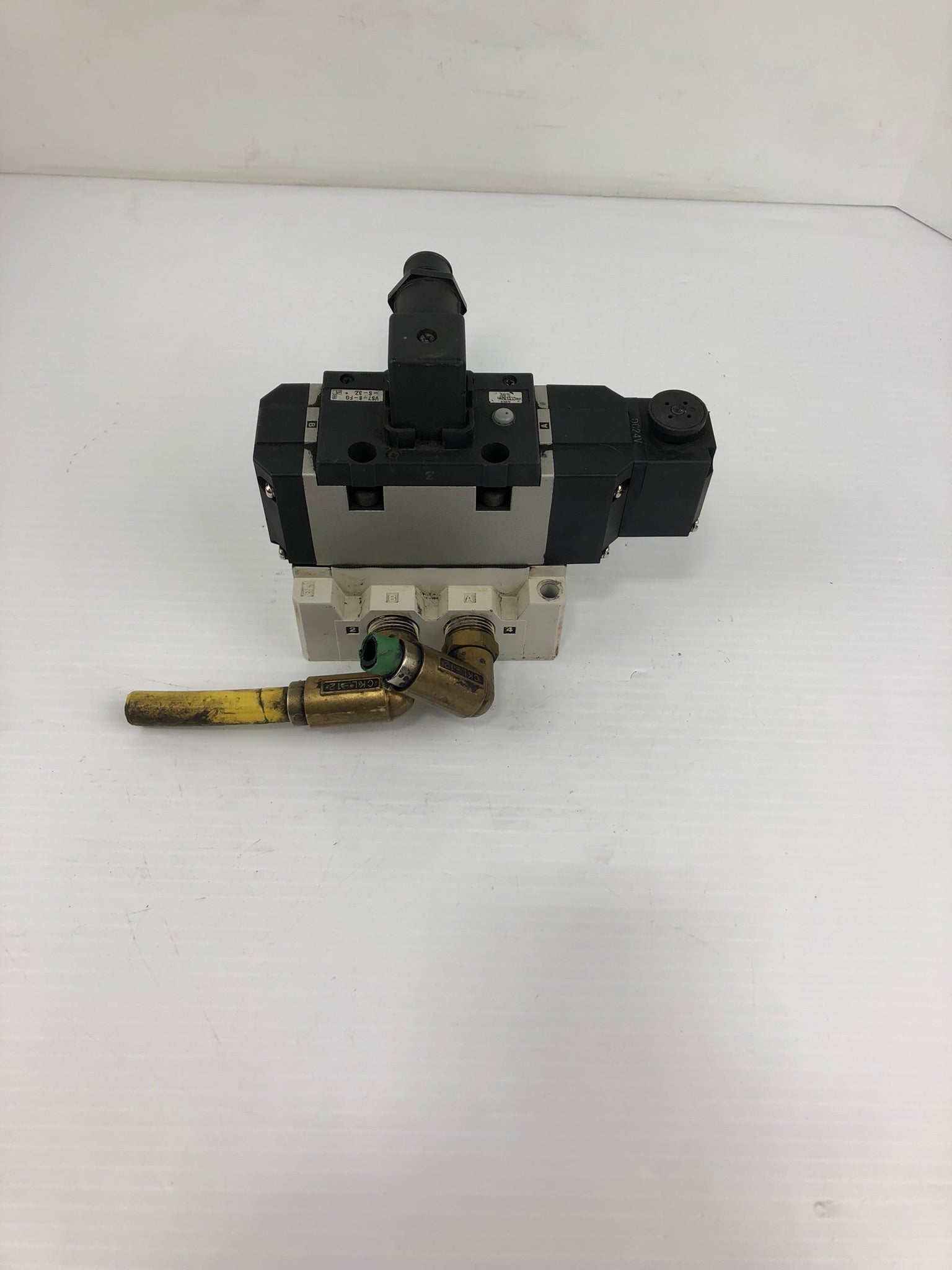 SMC VS7-8-FG-S-3Z Valve with Block