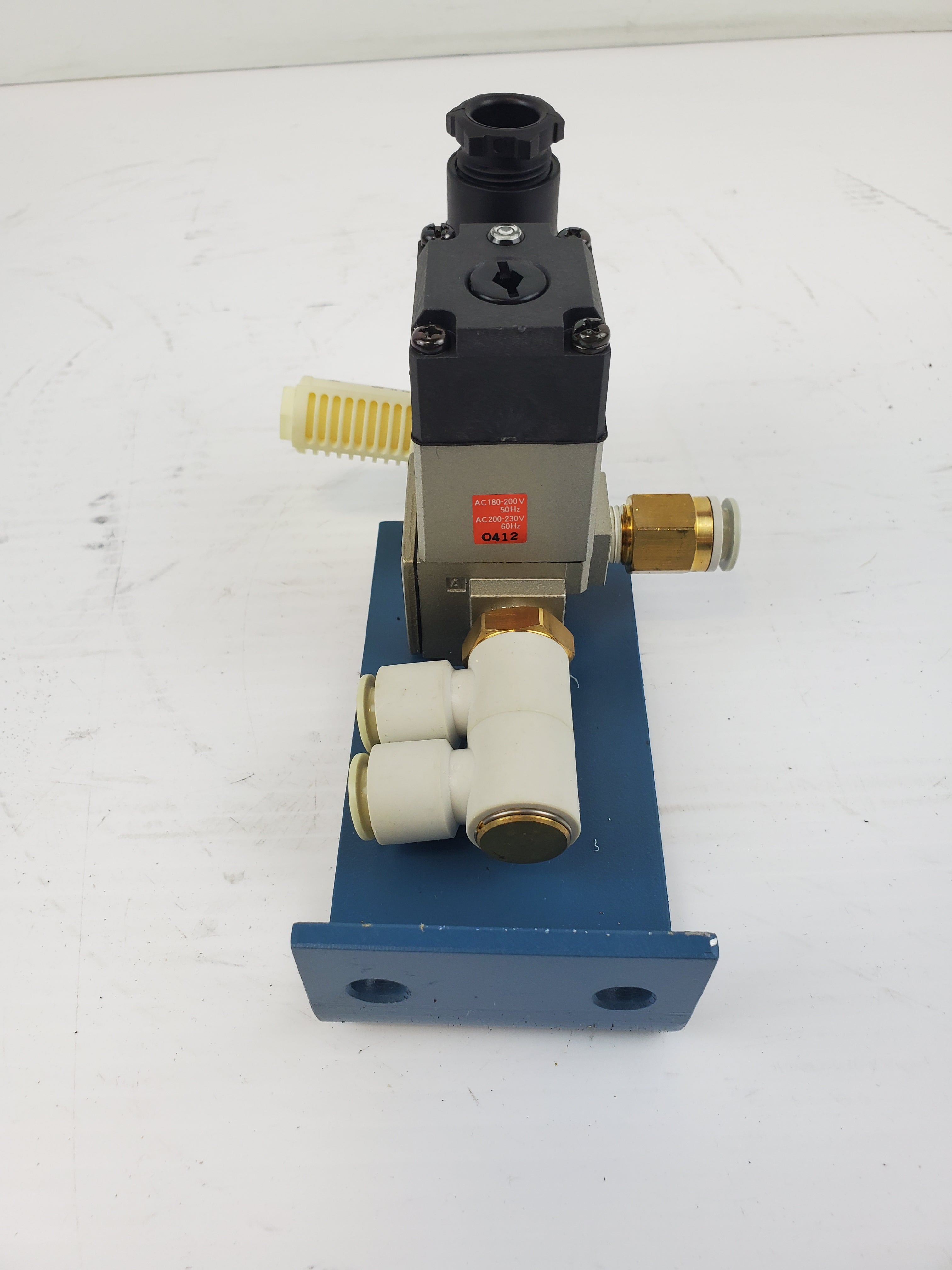 SMC VS3115 Solenoid Valve with SLW-8A 5F CKD Silencer Pneumatic