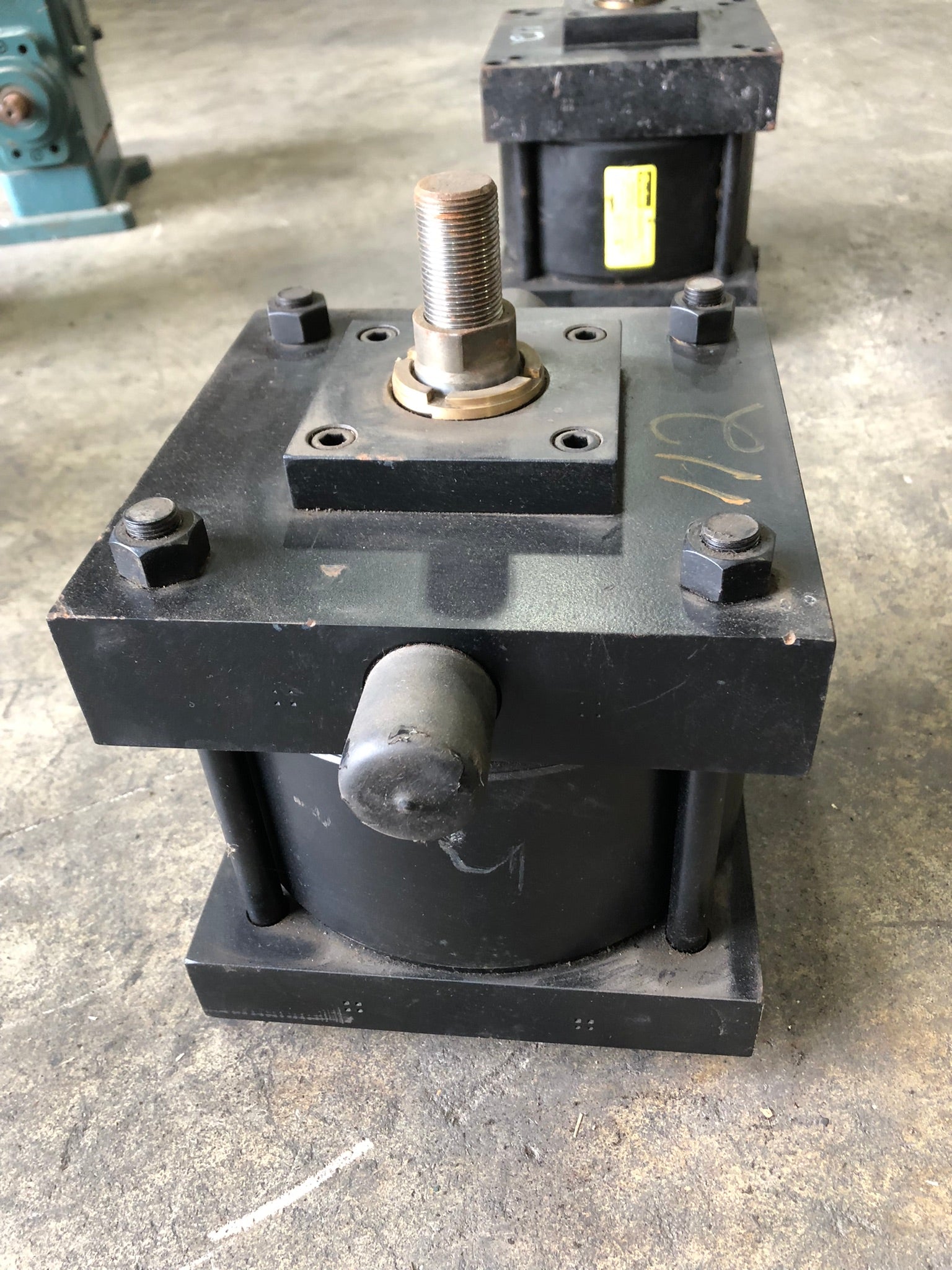 Parker 1H000087798 Hydraulic Cylinder 8.00D2ALU14A3.000 250 PSI