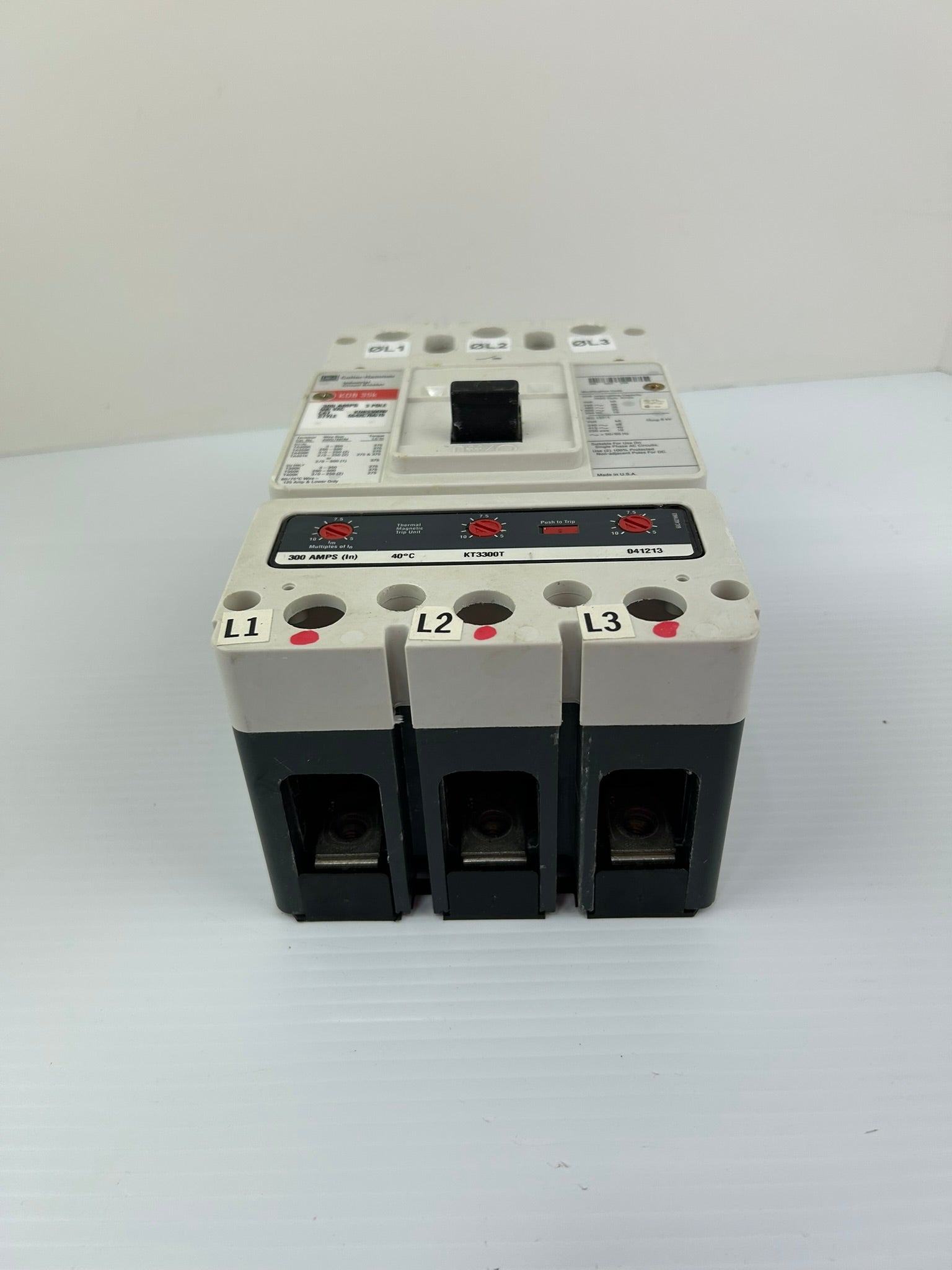Cutler-Hammer KDB3300W Industrial Circuit Breaker KDB35K 3 Pole 300 Amps 600 VAC