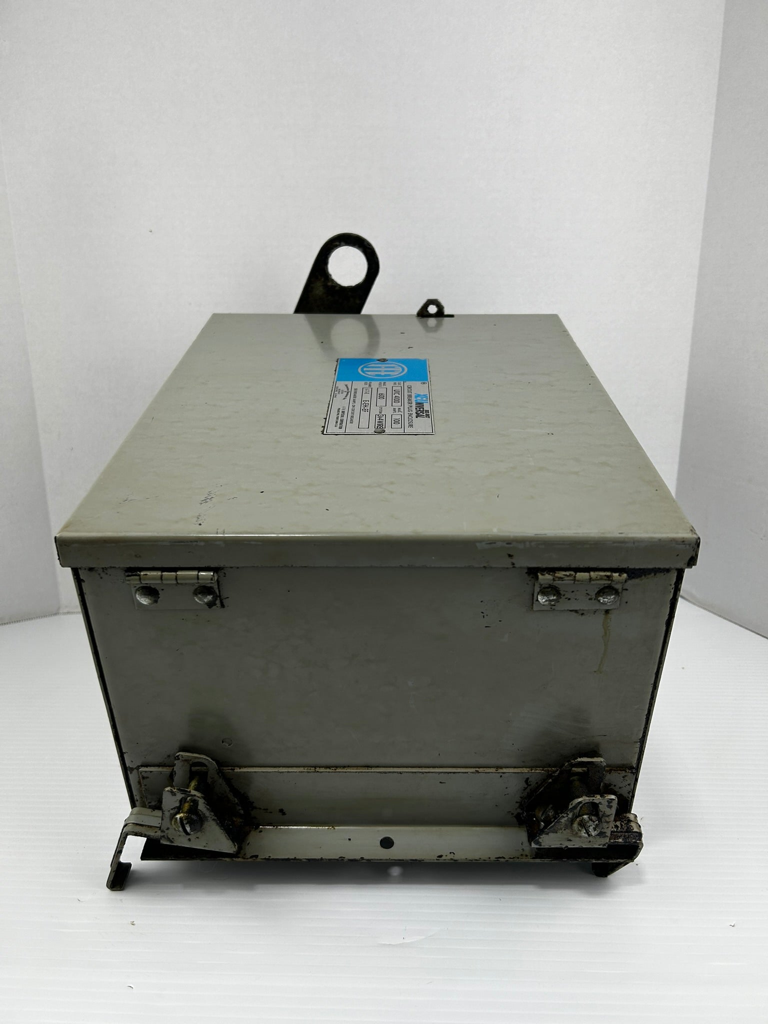 ITE U1C 4100 XL-Universe Bus Plug Duct Way Breaker Enclosure 600V 100A 3PH 4Wire