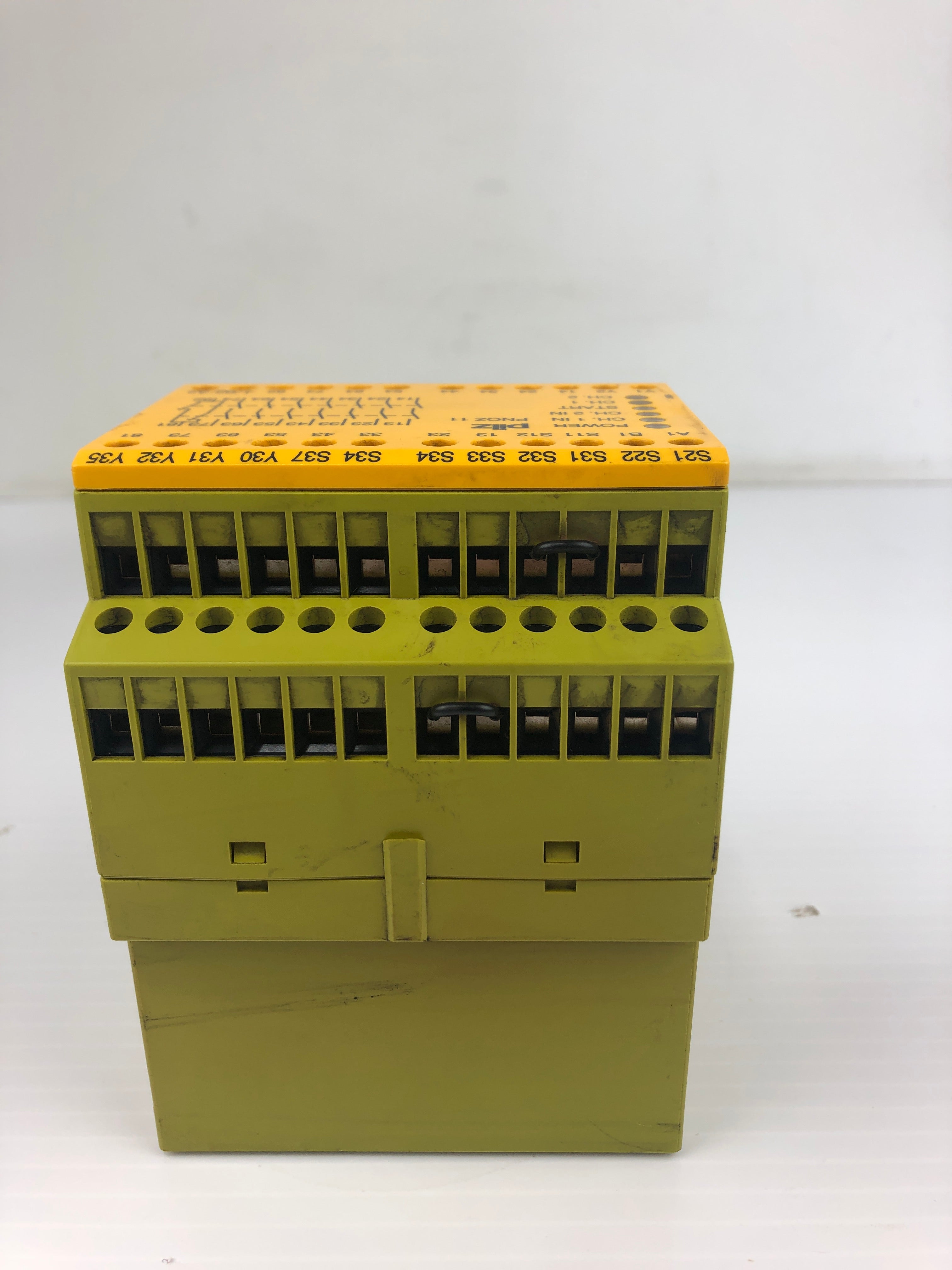 Pilz PNOZ 11 Safety Relay 110-120VAC 24VDC 7n/o 1n/c PNOZ11