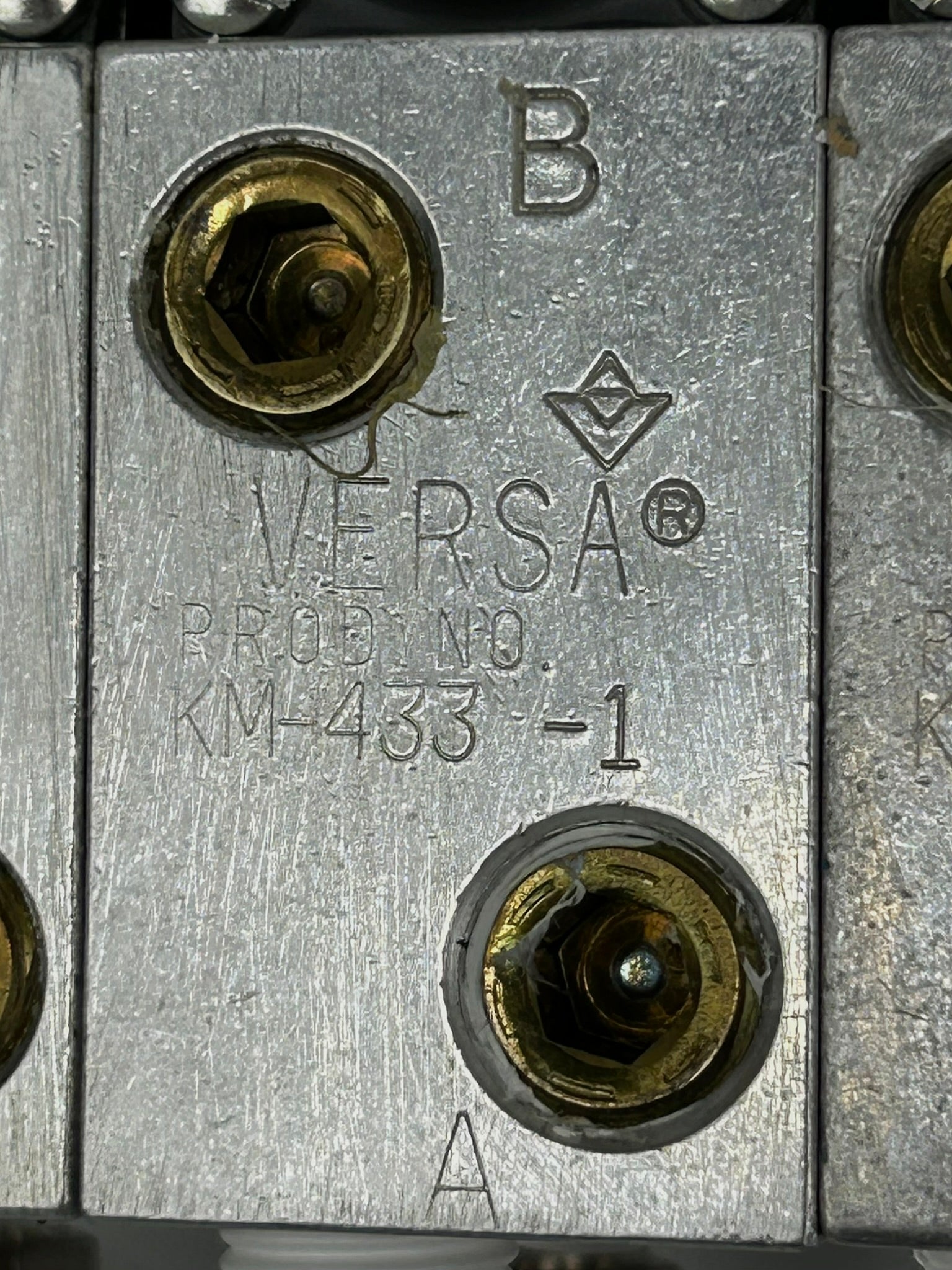 Versa KM-433-1 Manifold Valve Assemby With 10 Valves KSG-4232-6K-HC