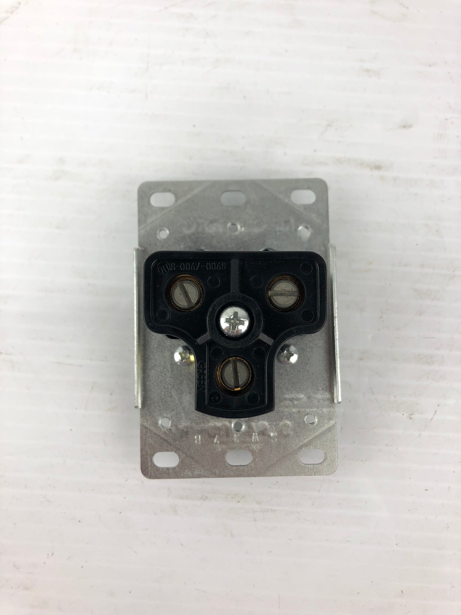 Pass & Seymour AL-CU Power Outlet 30A 250V Flush Mount