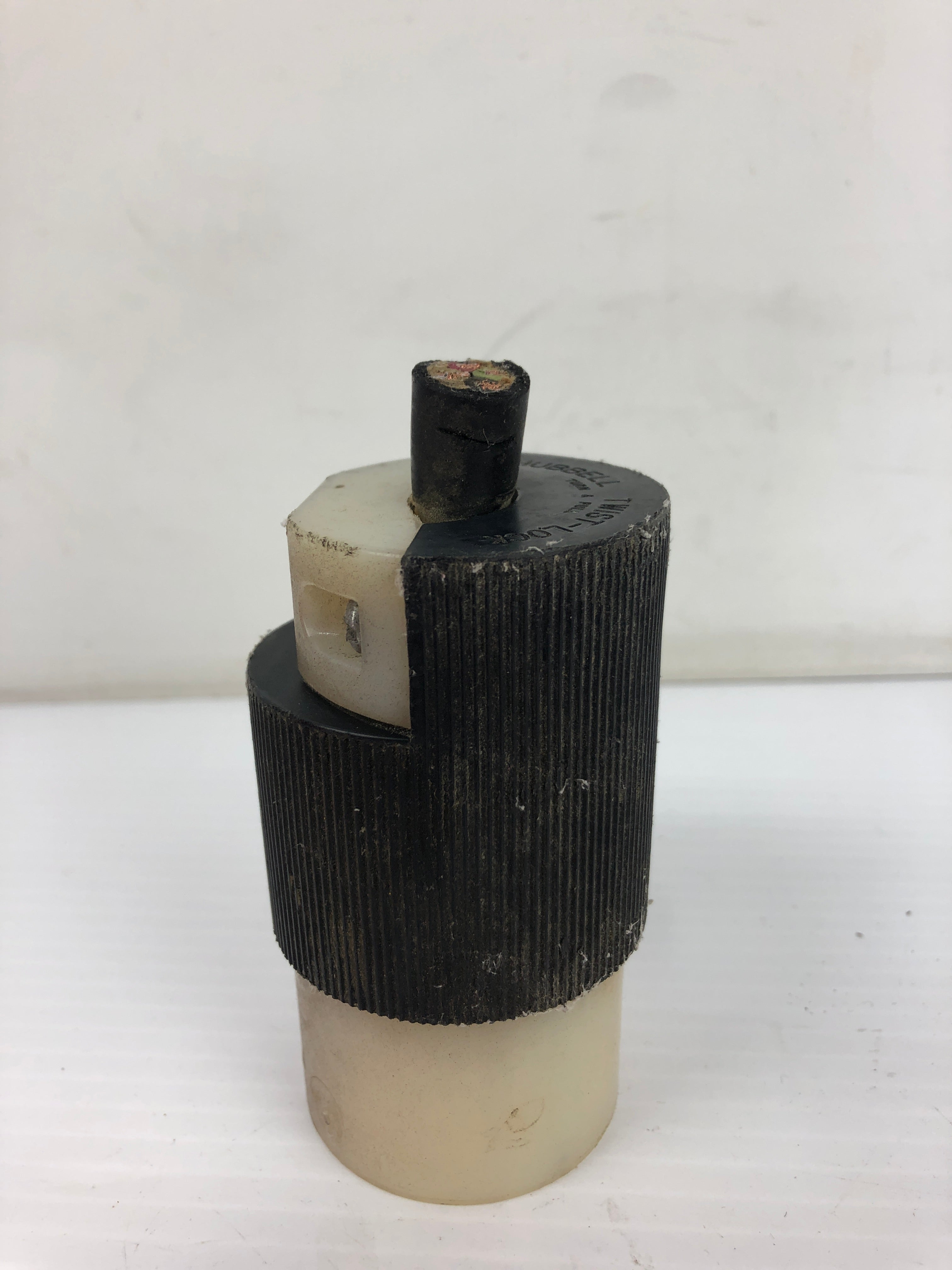 Hubbell Twist-Lock Turn and Pull Receptacle 231A 20A 250V 3PH