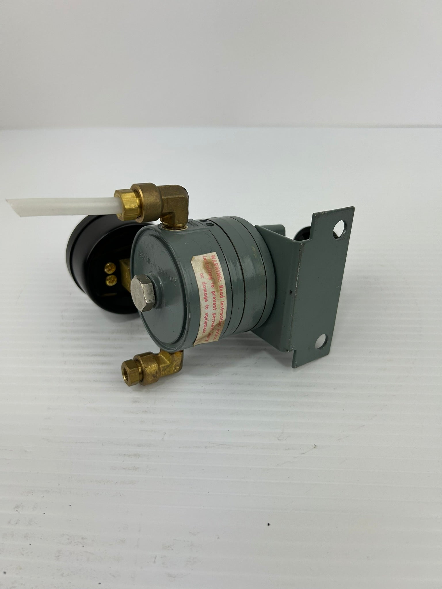 Moore Nullmatic 41-30 Regulator with 0-30 PSI Gauge
