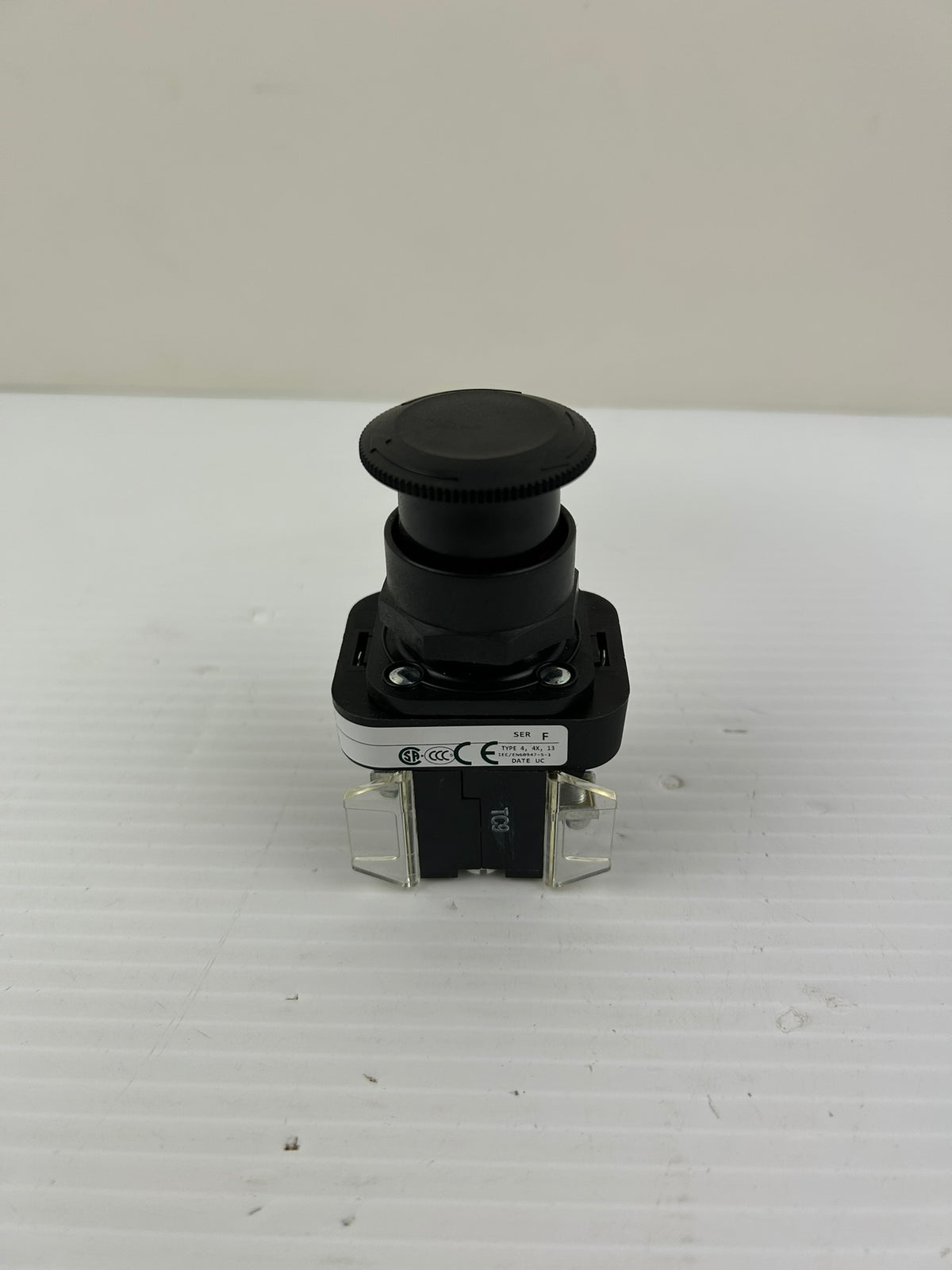 Allen-Bradley 800H-FRXT2A5 /F Selector Switch Operator Contact Block 800T-XD4 /E