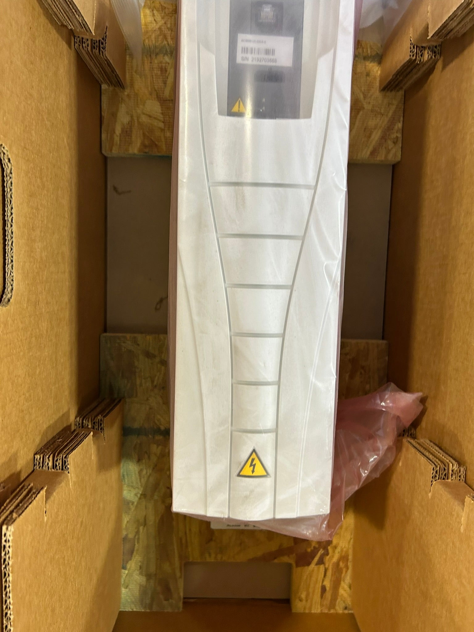 ABB ACS550-U1-023A-4 Inverter Drive 15 HP 11 KW 380-480 Volts 23 Amps