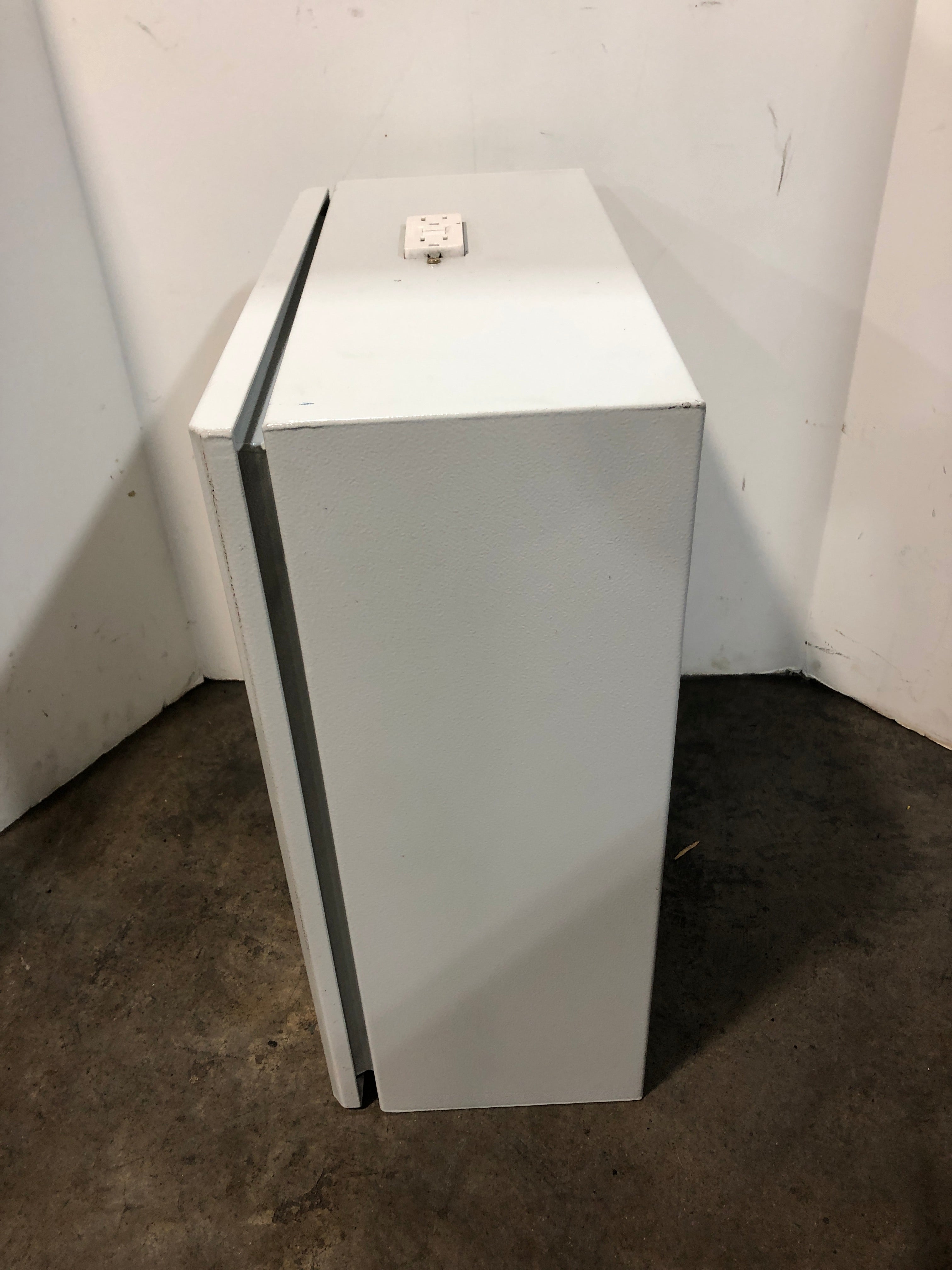 Schneider Electric NSYS3DC5420 Electrical Enclosure with Plus CS5 Power Supply