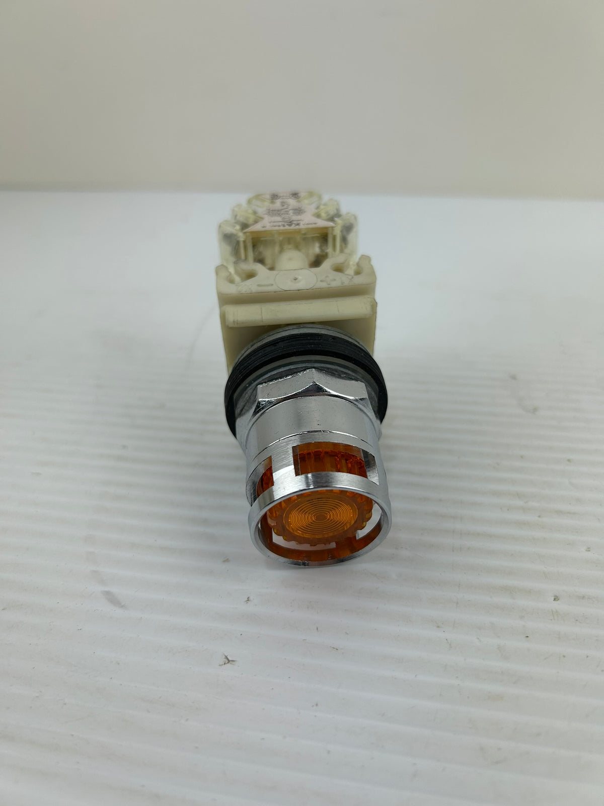 Schneider Electric 9001K3L38LYAH13 Illuminated Momentary Push Button Amber