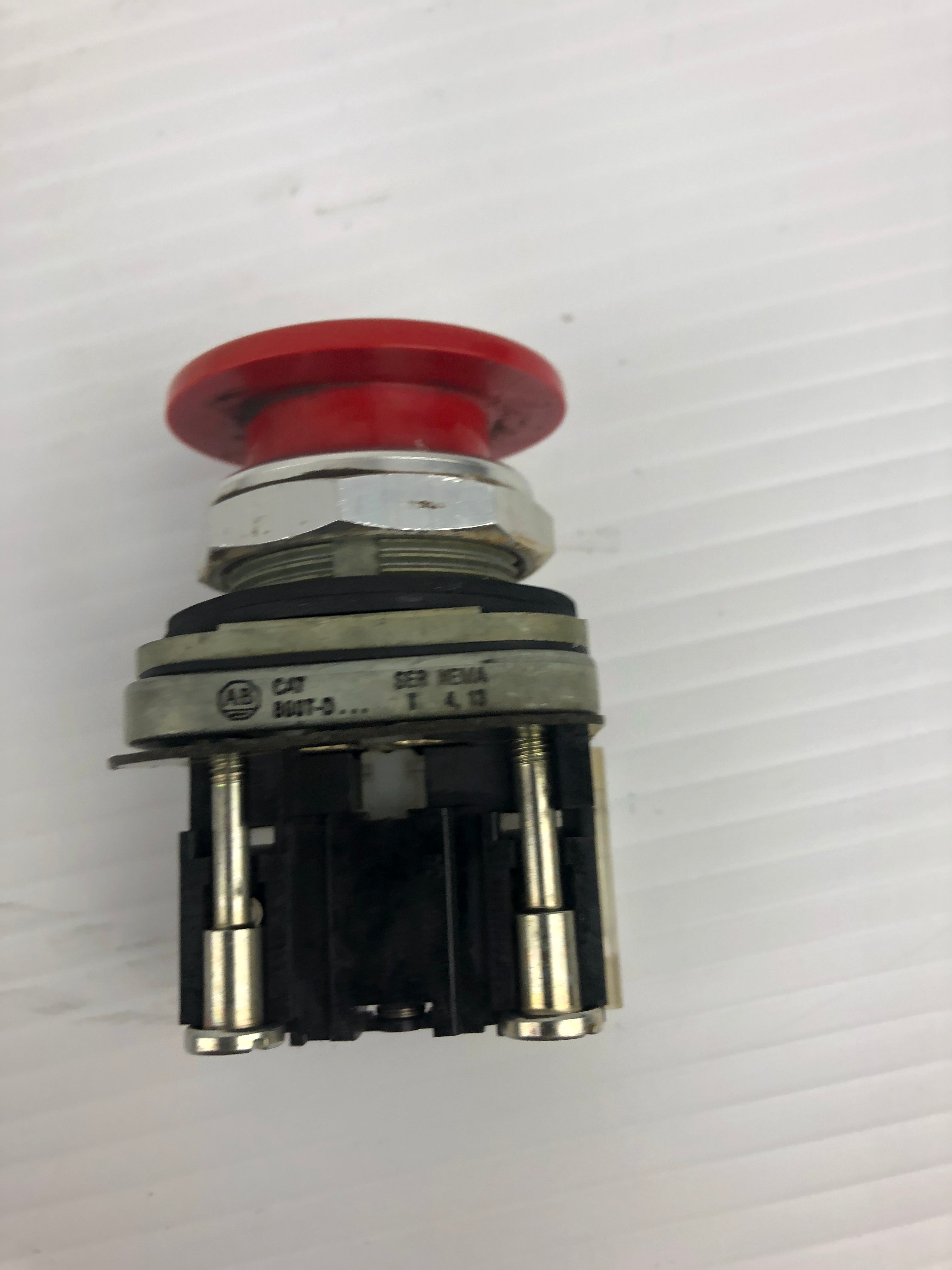 Allen Bradley 800T-XD2 Series D Push Button Red 800T-D Series T