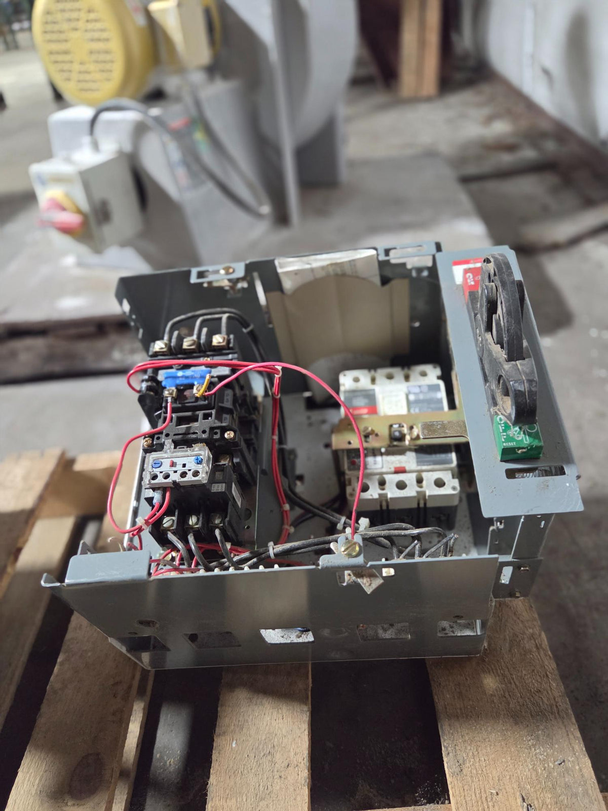 Allen-Bradley MCC Bucket 2113B Size 1 FVNR 3.0HP 15A Breaker 3PH 480V - No Door