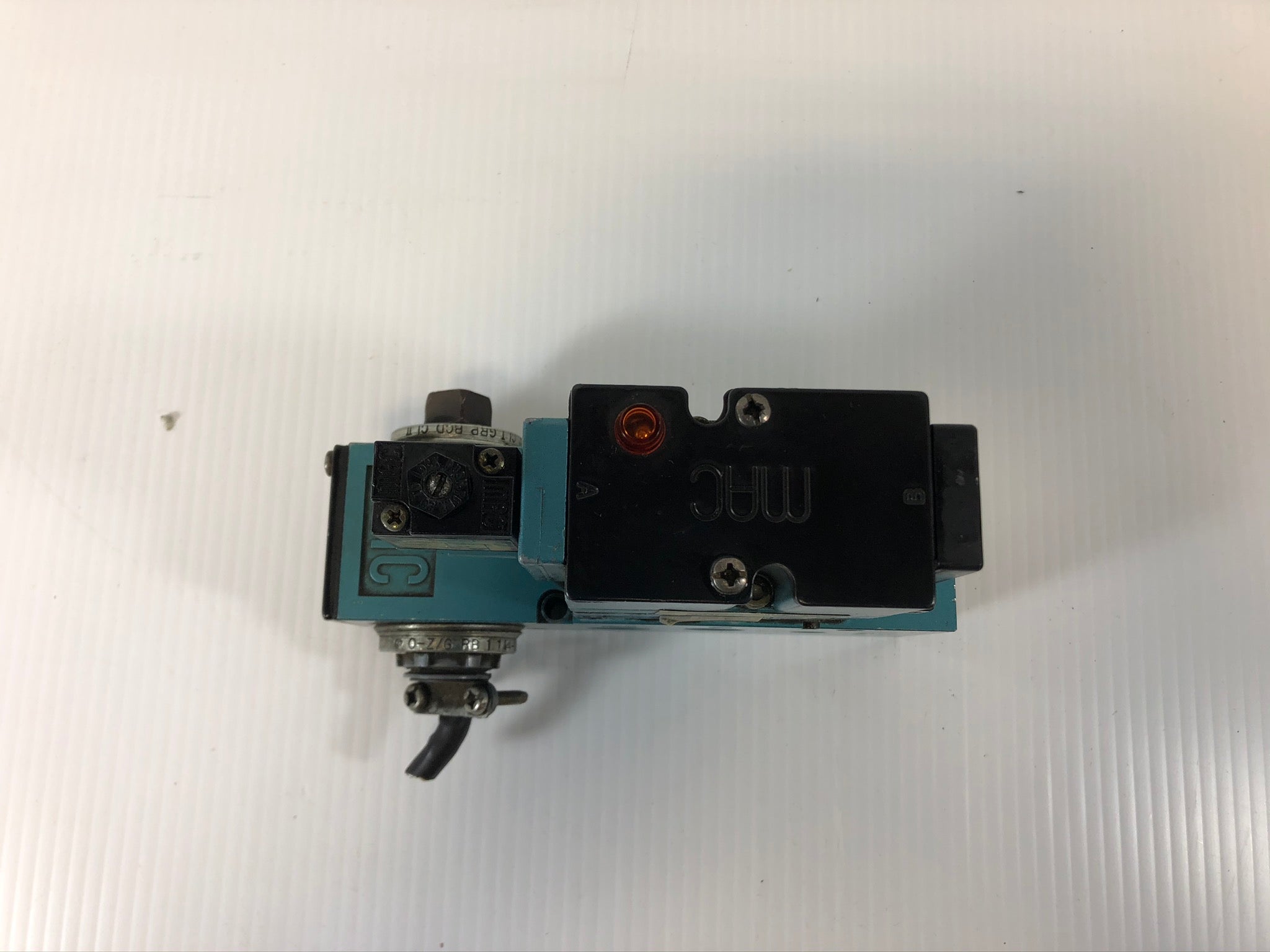 MAC 82A-AC-BKA-TM-DAAP-4DA and TM-DAAJ-4DA with Valve Manifold FC82A-AA