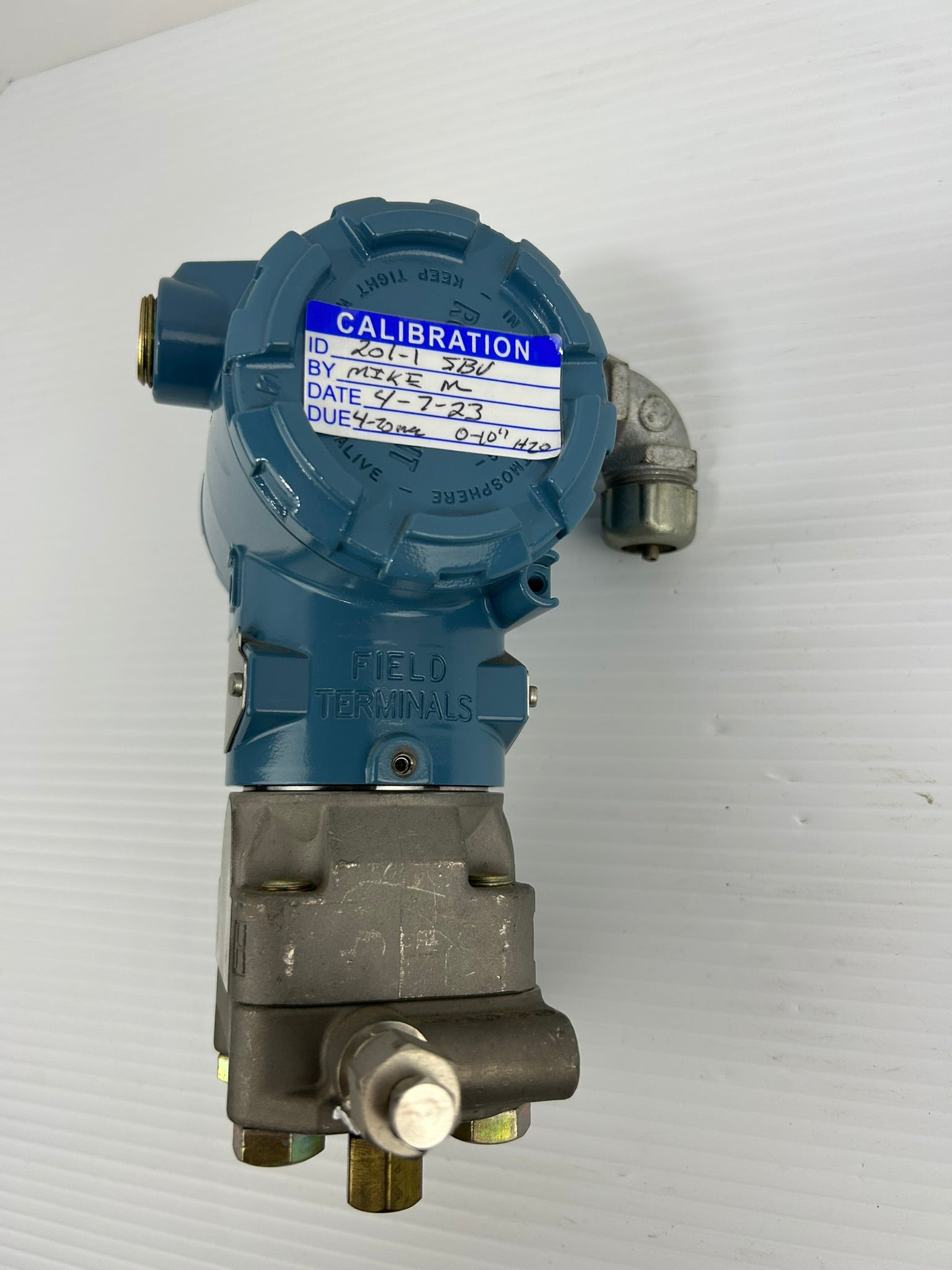 Rosemount 3051CD1A22A1AB4 Pressure Transmitter with 03031-0761-0012 Base