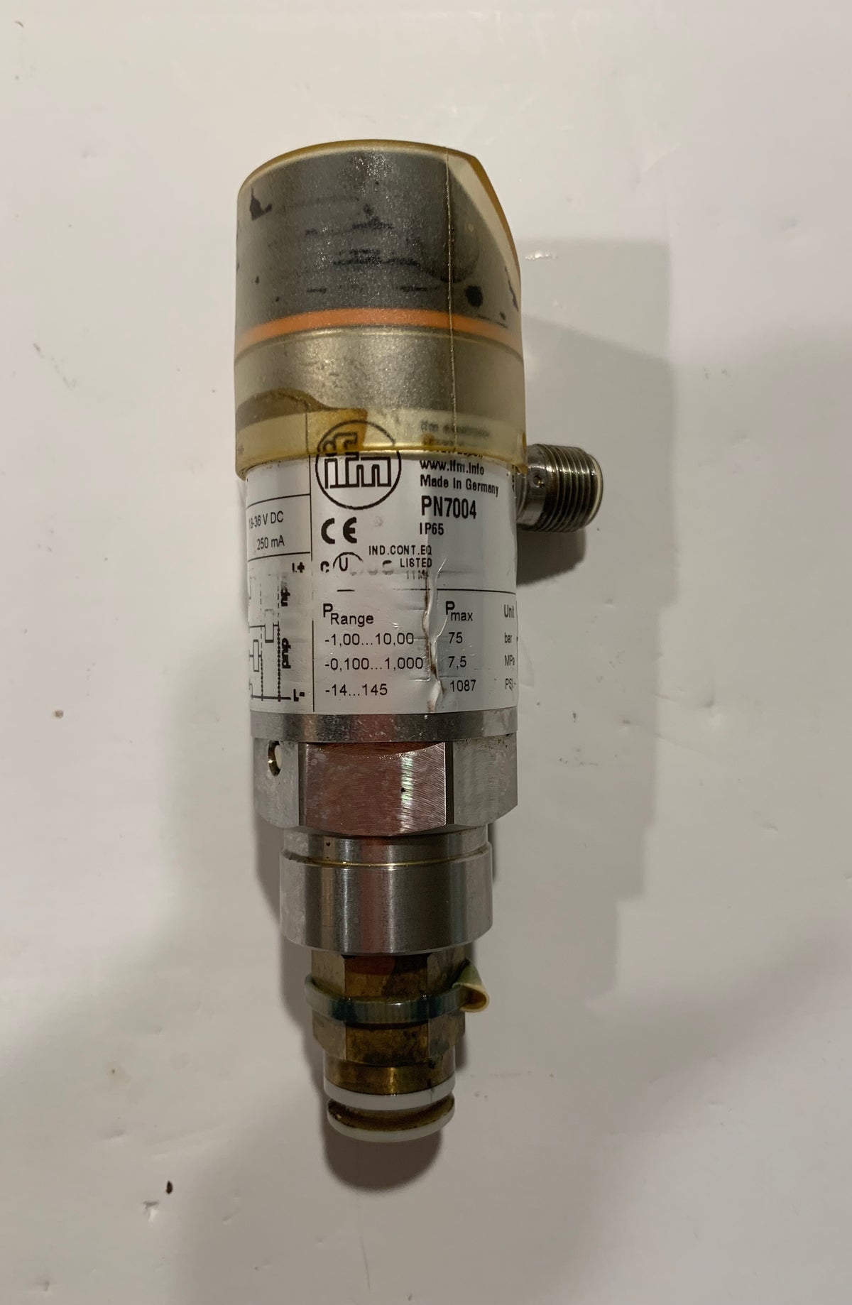 IFM Electronic Pressure Sensor PN7004 1087 PSI