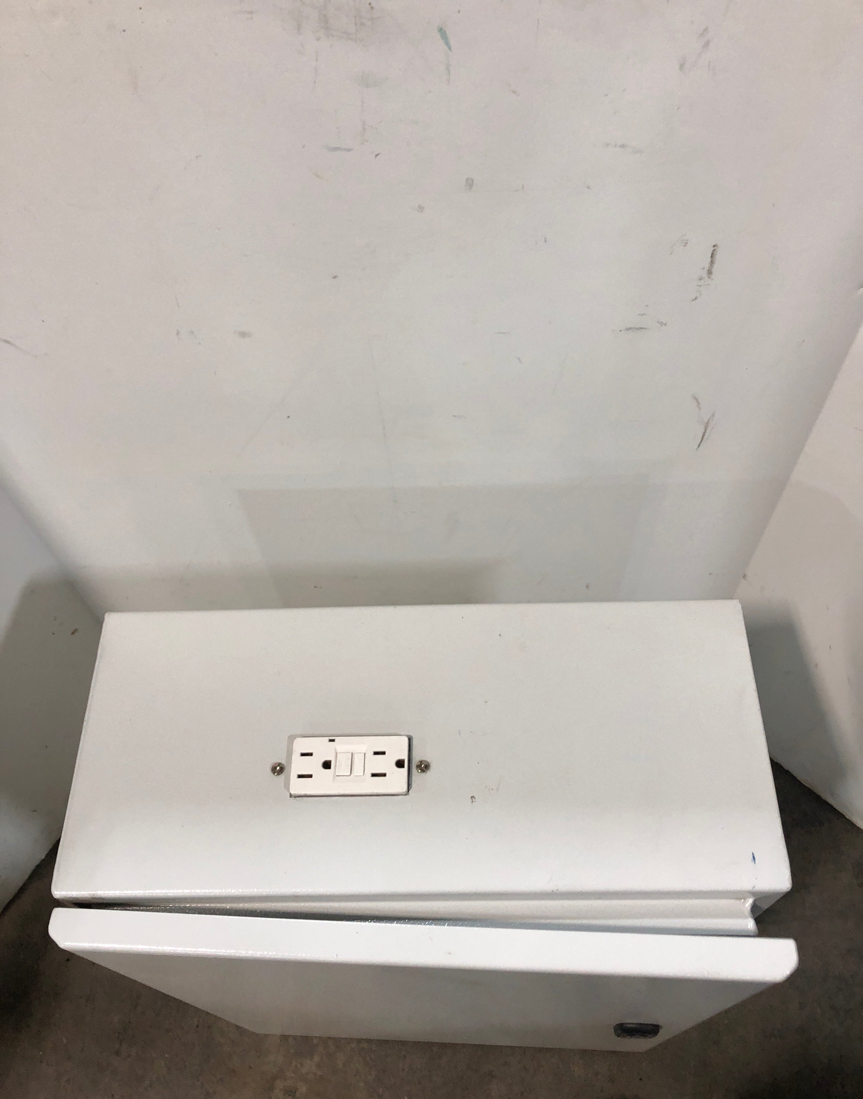 Schneider Electric NSYS3DC5420 Electrical Enclosure with Plus CS5 Power Supply