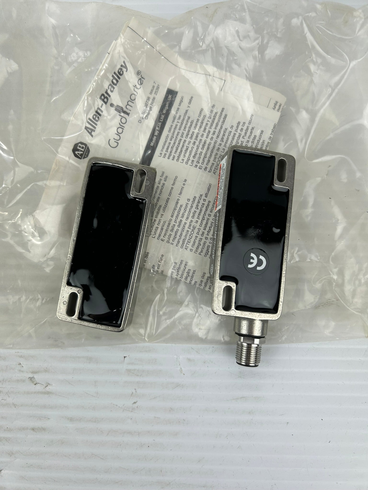Allen-Bradley 440N-S32046 Guardmaster Sipha Sensors GD2 Safety Switch Series A