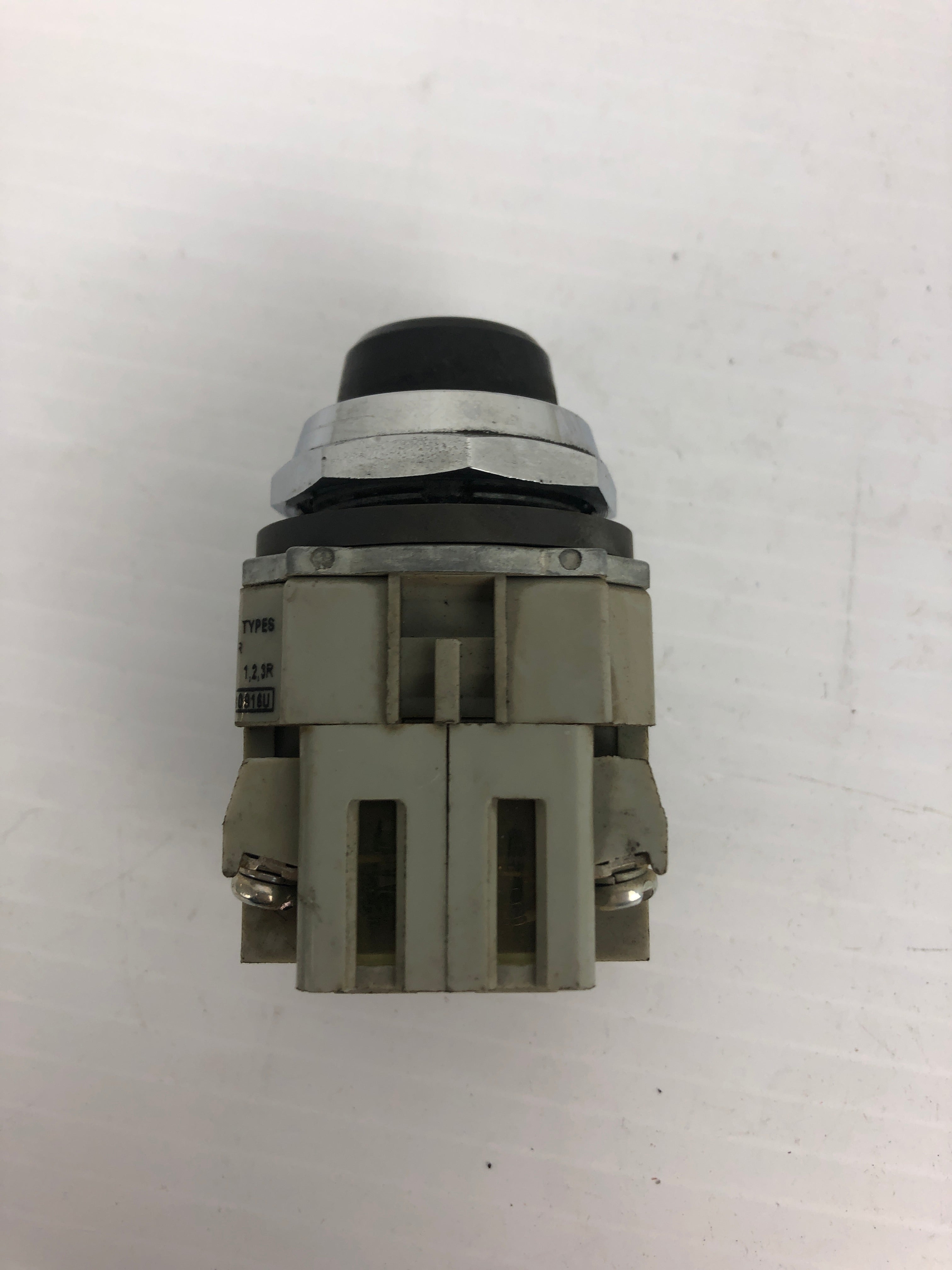 Idec ASD2K11N Keyed Selector Switch 120-600V 10A