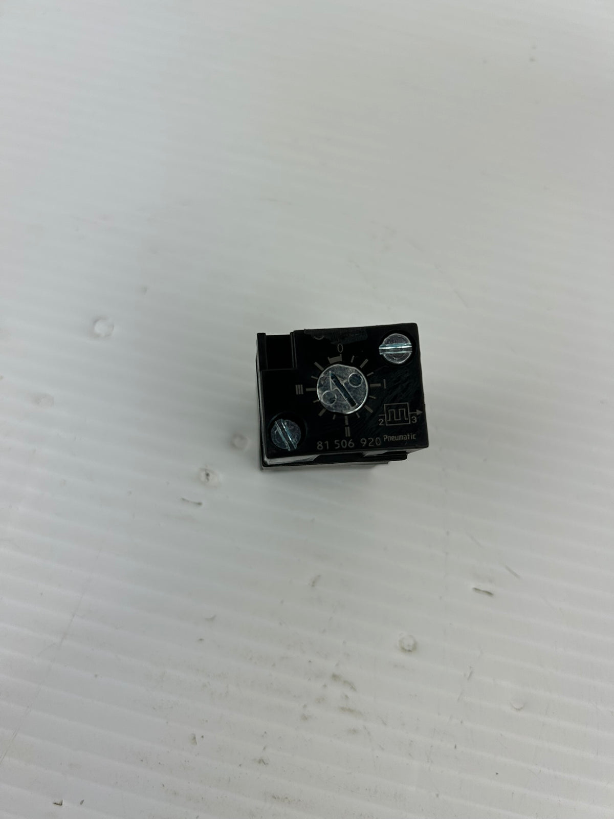 Crouzet 81 506 920 Pneumatic Adjustable Frequency Generator Air Logic Valve