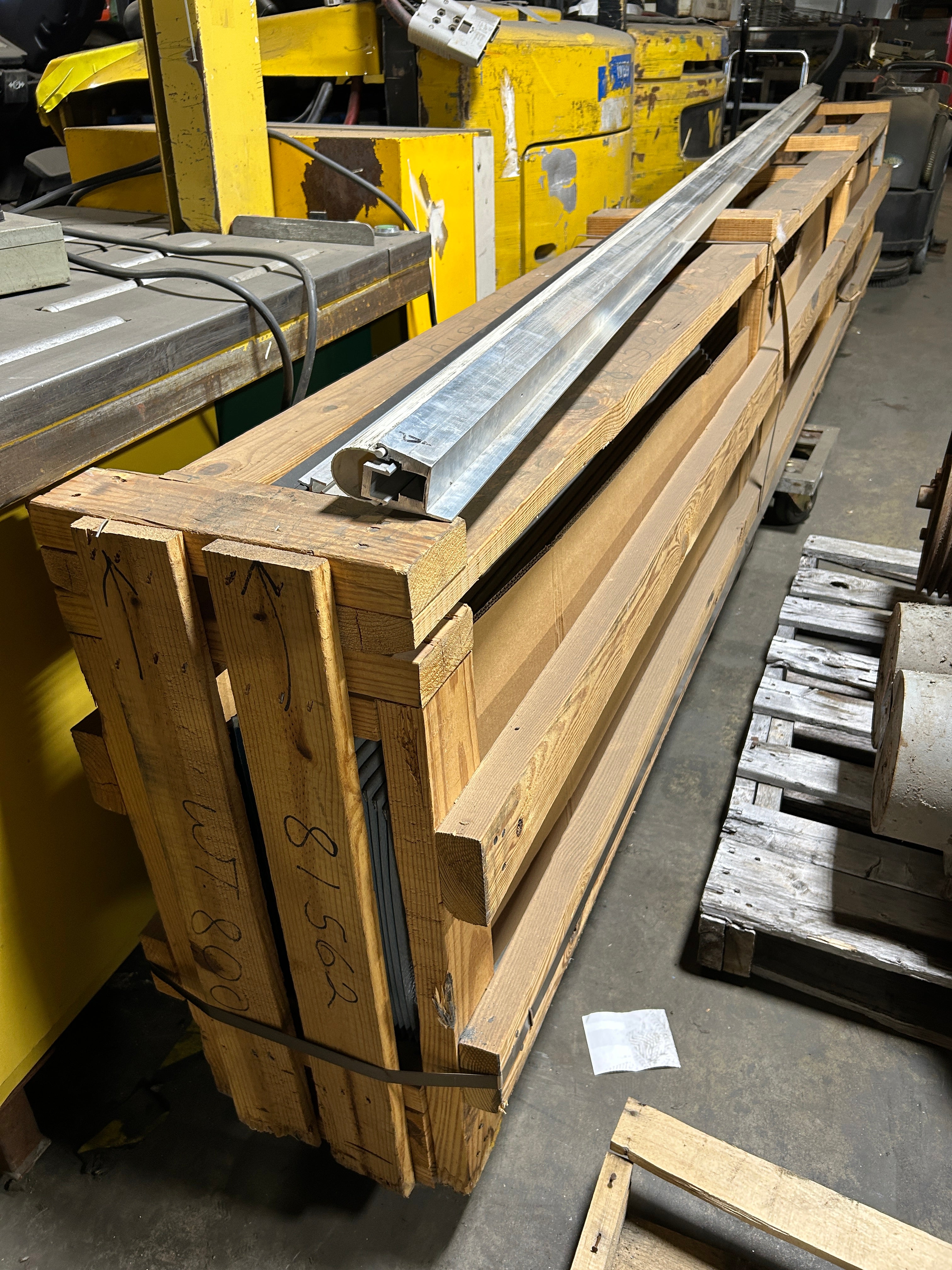 Commercial Overhead Door Rolling Steel with Rubber Seal 81562 ~13'6" Wide