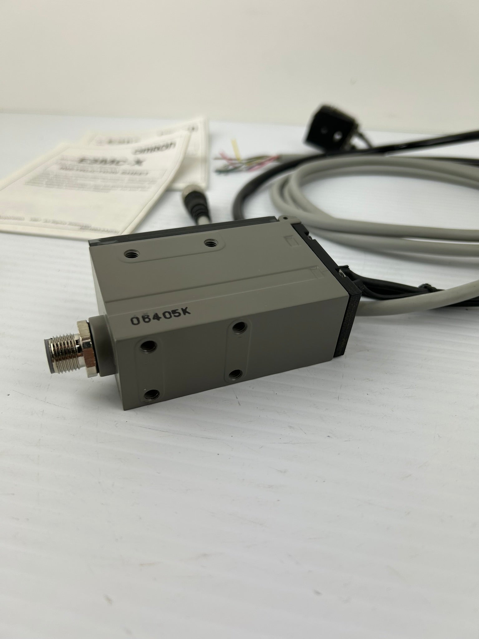 Omron E3MC-X11 LED Full Color Sensor E3MCX11 - Black Sensor Lens Broken