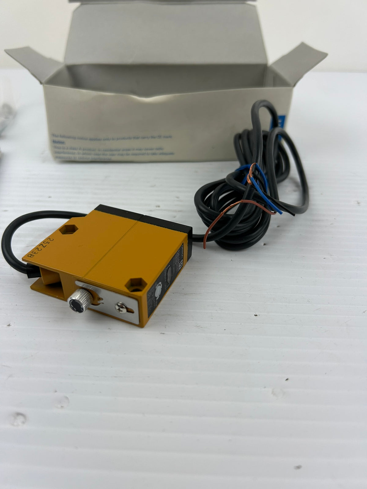 Omron E3S-LS20XB4 Photoelectric Switch 12 to 24 VDC