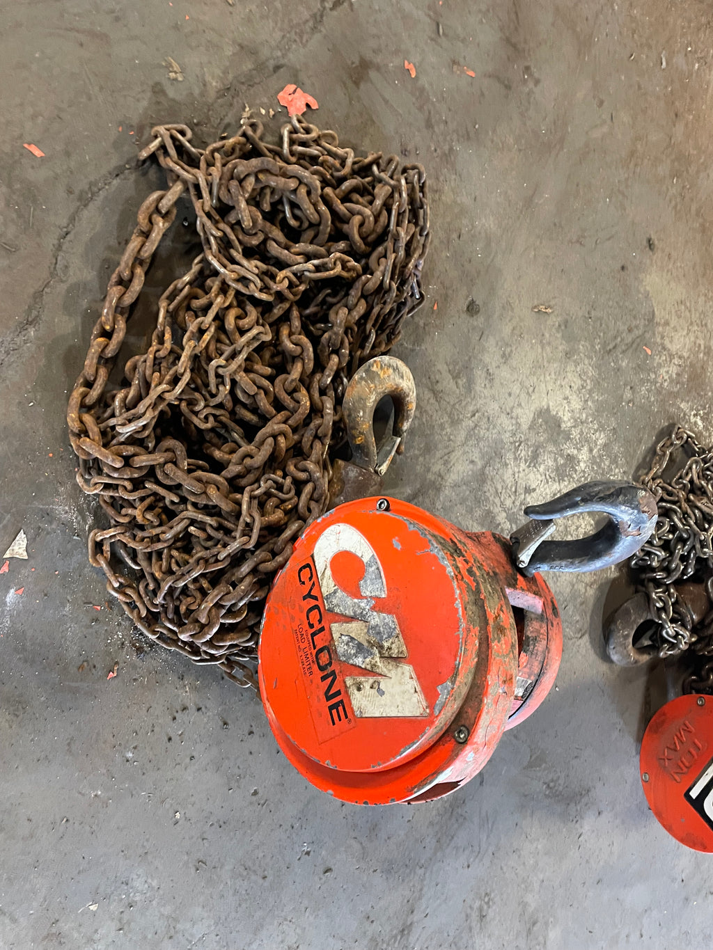 Chain Fall To Rig CM Cyclone 2 Ton Manual Chain Fall Hoist with Load Limiter S5867TB